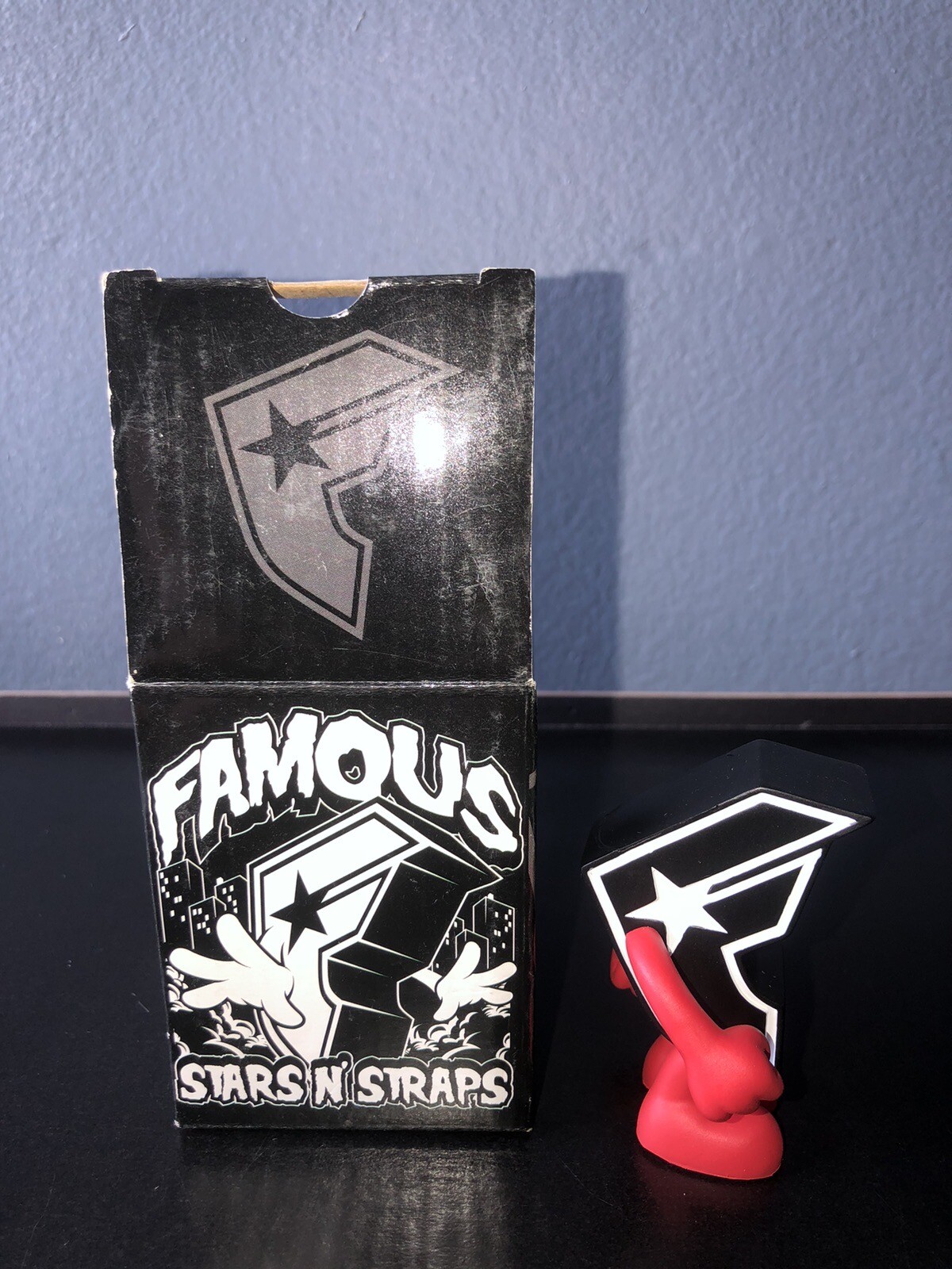 RARE Famous Stars And Straps Vinyl Figure Travis Barker Blink 182 Medicom Toy RARE Famous Stars And Straps Vinyl Figure Travis Barker Blink 182 Medicom Toy