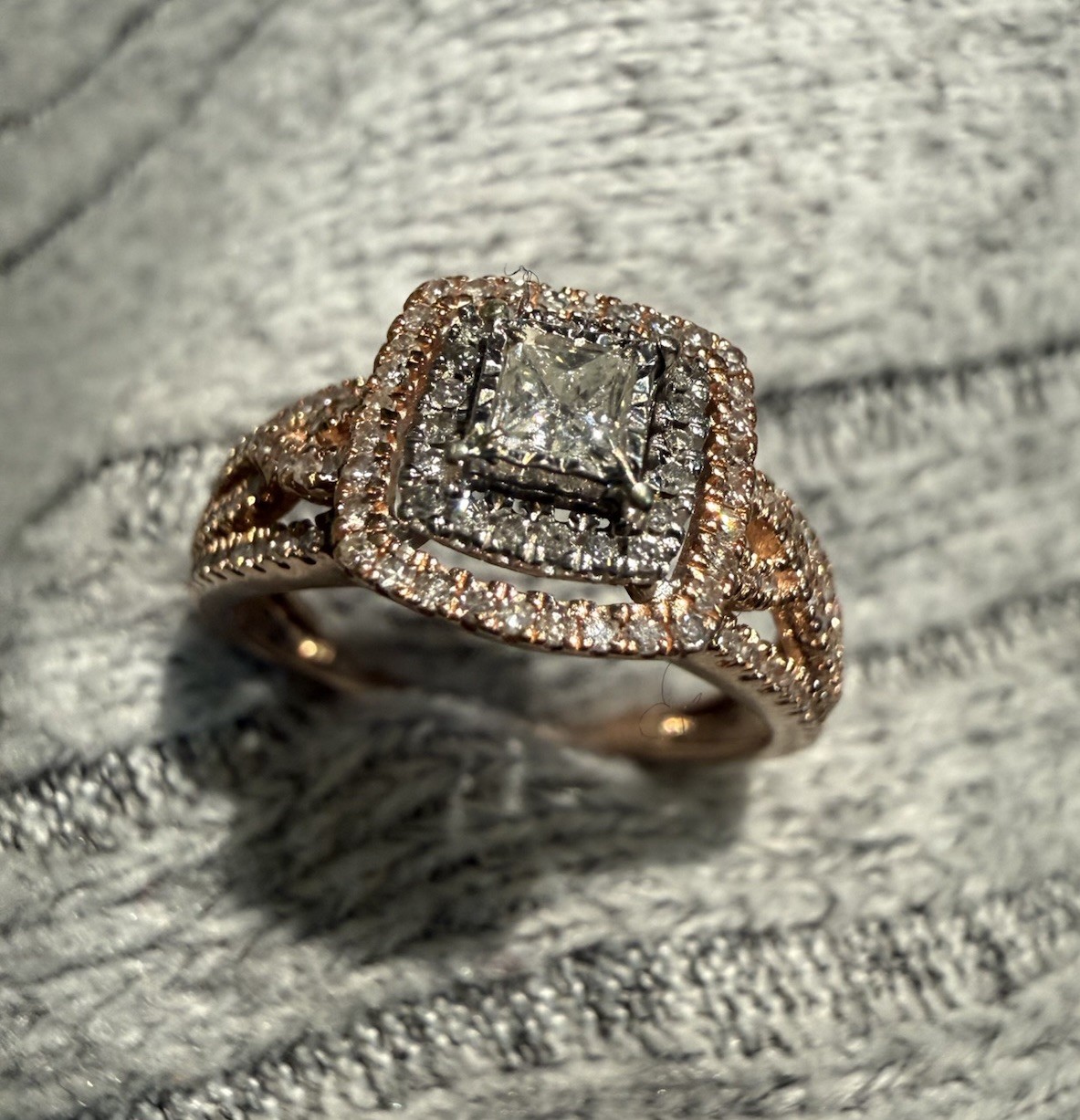 10k Rose Gold 1/4 Carrot Diamond Woman’s Ring Double Halo Split PRINCESS Cut💍 10k Rose Gold 1/4 Carrot Diamond Woman’s Ring Double Halo Split PRINCESS Cut💍