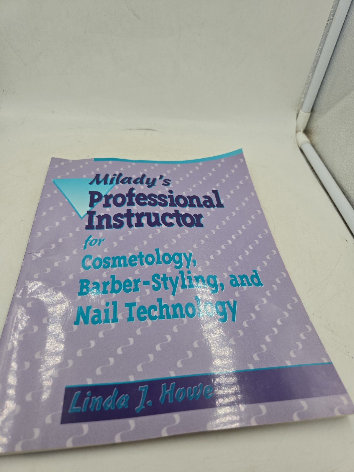 Milady's Professional Instructor For Cosmetology Barber Stling And Nail... Milady's Professional Instructor For Cosmetology Barber Stling And Nail...