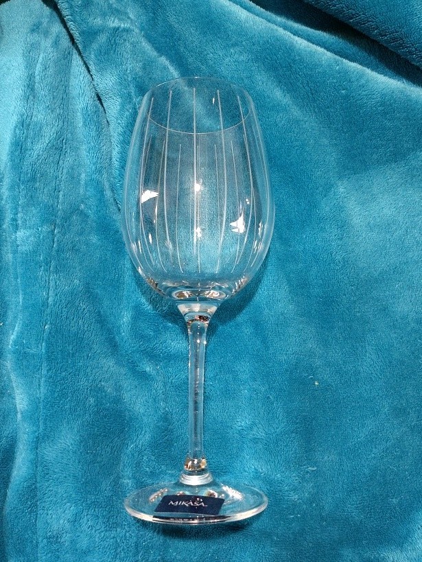 Mikasa Clear Etched Stemmed White Wine Glass, Decorated Pattern Mikasa Clear Etched Stemmed White Wine Glass, Decorated Pattern