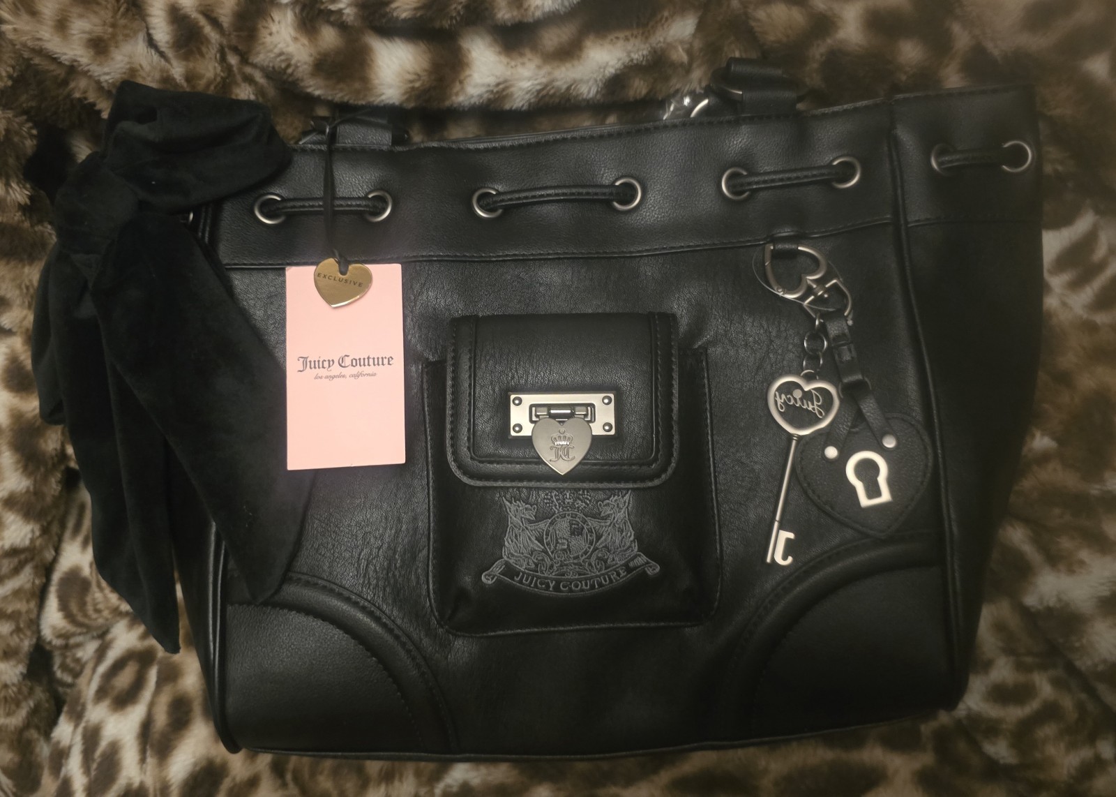 Juicy Couture Royal to Juicy Black Daydreamer Tote Key Lock Charm Gothic Juicy Couture Royal to Juicy Black Daydreamer Tote Key Lock Charm Gothic
