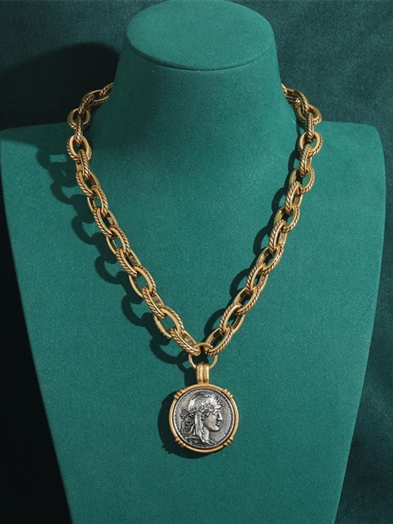 Vintage Queen Portrait Antique Coin Pendant Gold Necklace Retro Designer Jewel Vintage Queen Portrait Antique Coin Pendant Gold Necklace Retro Designer Jewel