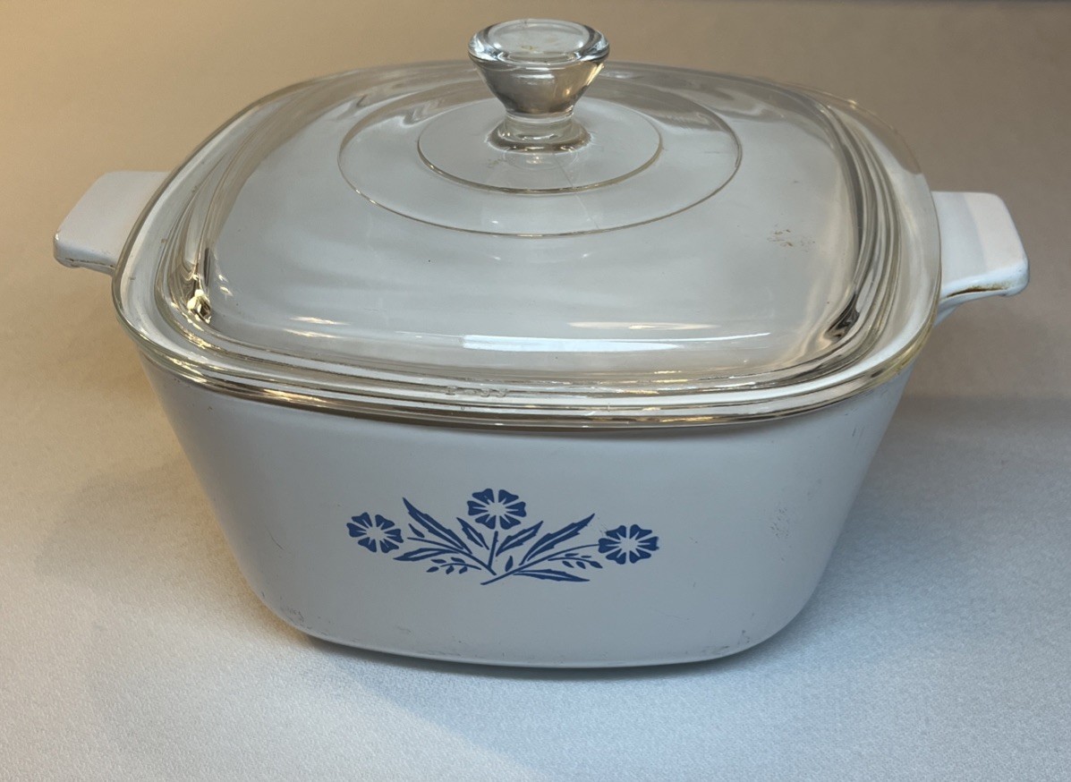 Vintage Corning Ware Blue Cornflower P-1 3/4-B Casserole Dish with E-33 Lid Vintage Corning Ware Blue Cornflower P-1 3/4-B Casserole Dish with E-33 Lid