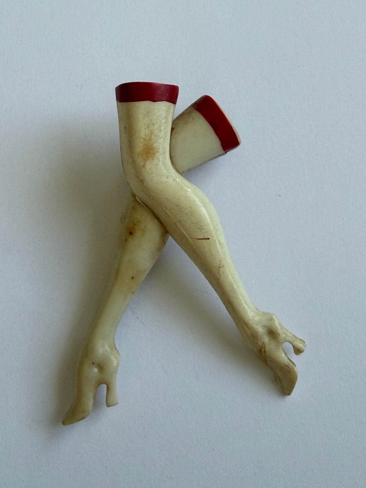 Vintage 1940s Celluloid Art Deco Pin Up Legs Brooch Pin Red Garter Novelty 2.5