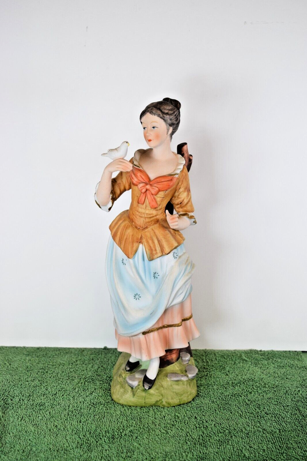 Brinn\'s Porcelain/Ceramic Lady Figurine. In excellent condition Brinn\'s Porcelain/Ceramic Lady Figurine. In excellent condition