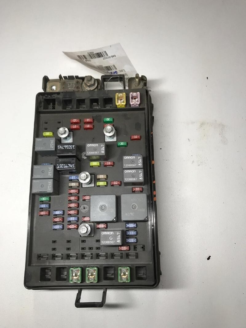 2004-2005  Chevrolet Trailblazer GMC Envoy Fuse Box Engine