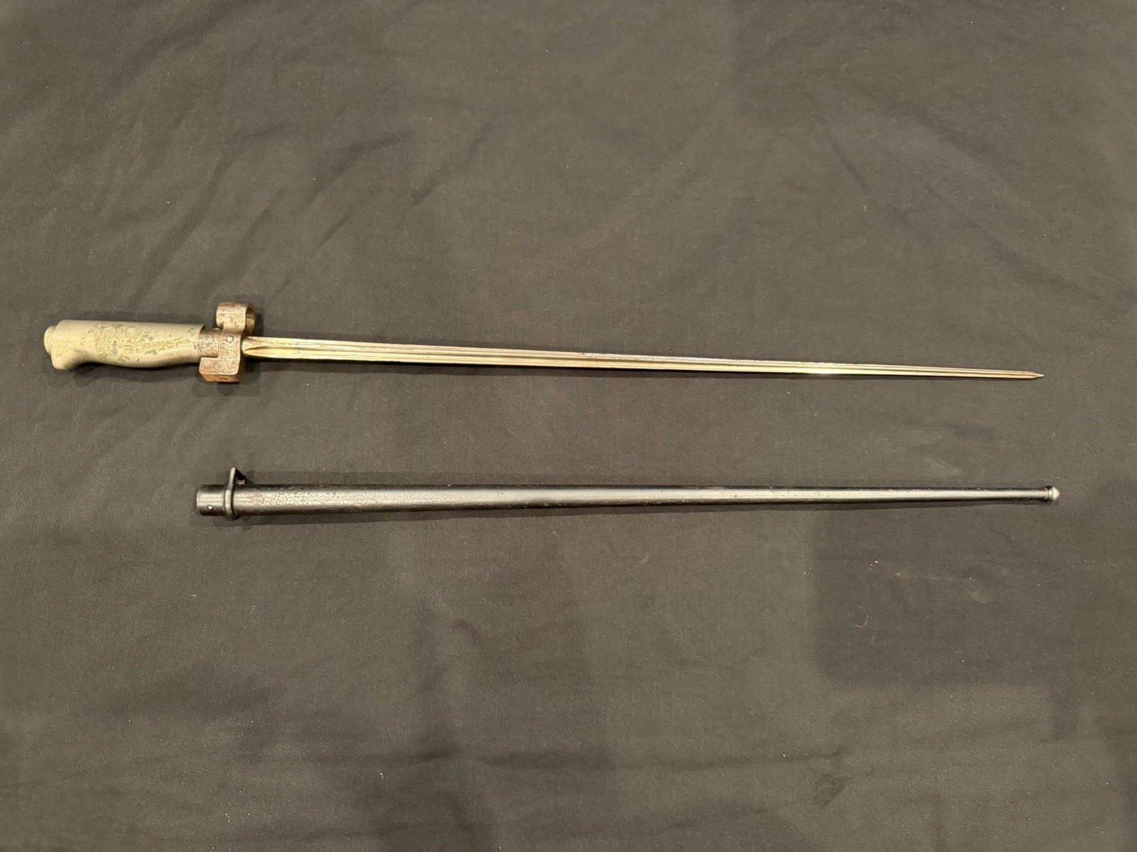WWI WW1 French Lebel M1886/15 Bayonet w/ Scabbard WWI WW1 French Lebel M1886/15 Bayonet w/ Scabbard