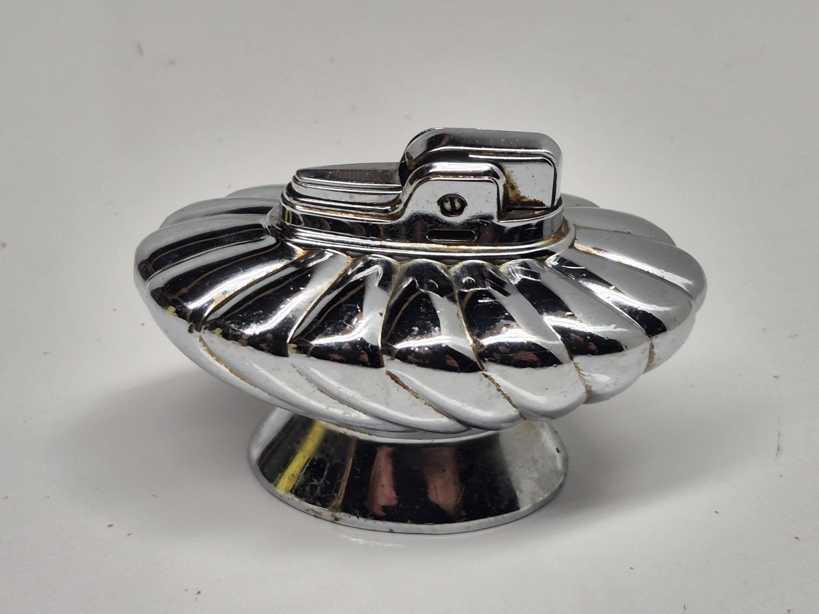 Vintage Robson Clam Shell Lighter Untested Vintage Robson Clam Shell Lighter Untested
