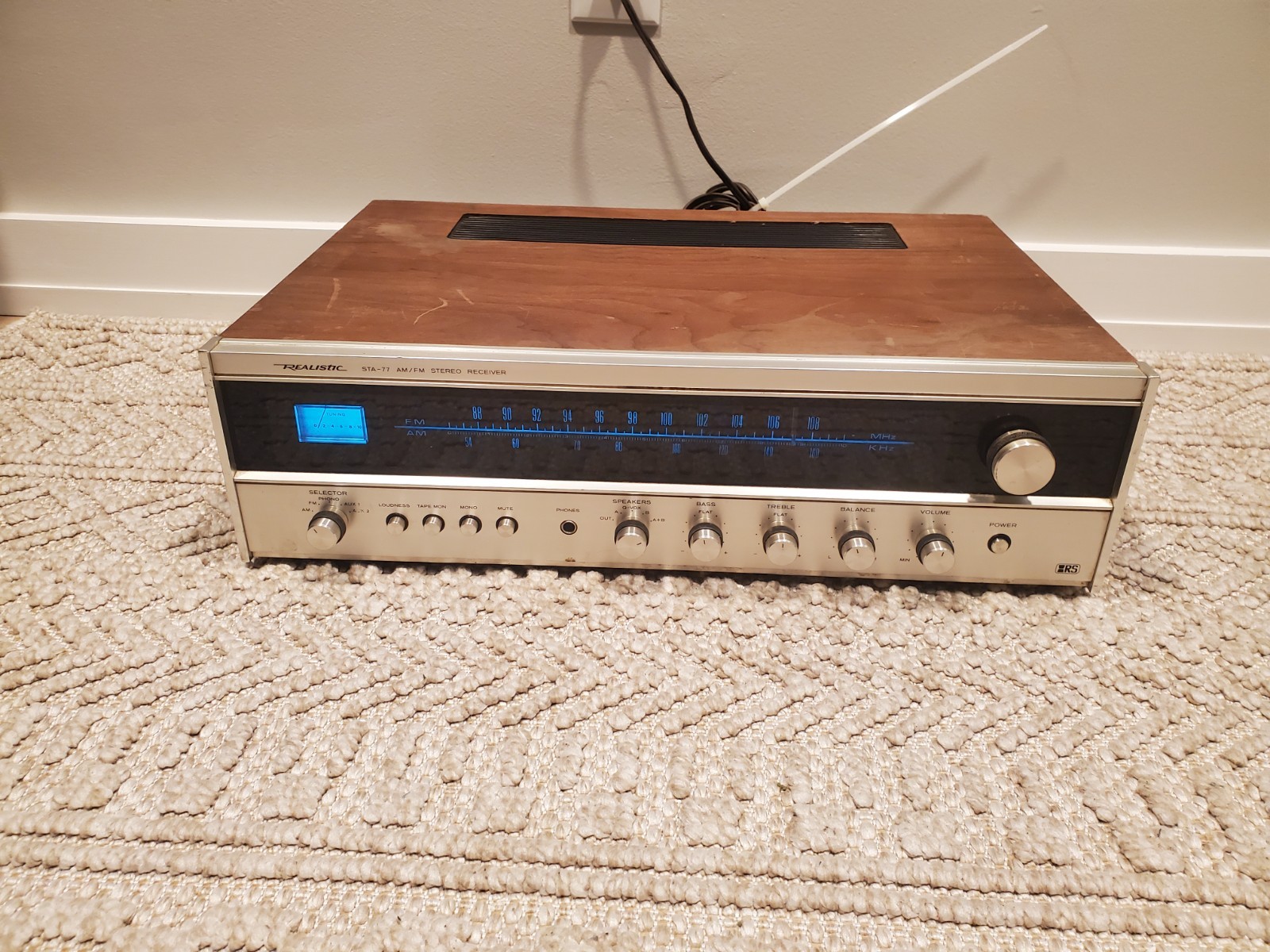 Realistic STA-77 Quatravox AM/FM Radio Stereo Receiver - Vintage - TESTED, WORKS Realistic STA-77 Quatravox AM/FM Radio Stereo Receiver - Vintage - TESTED, WORKS