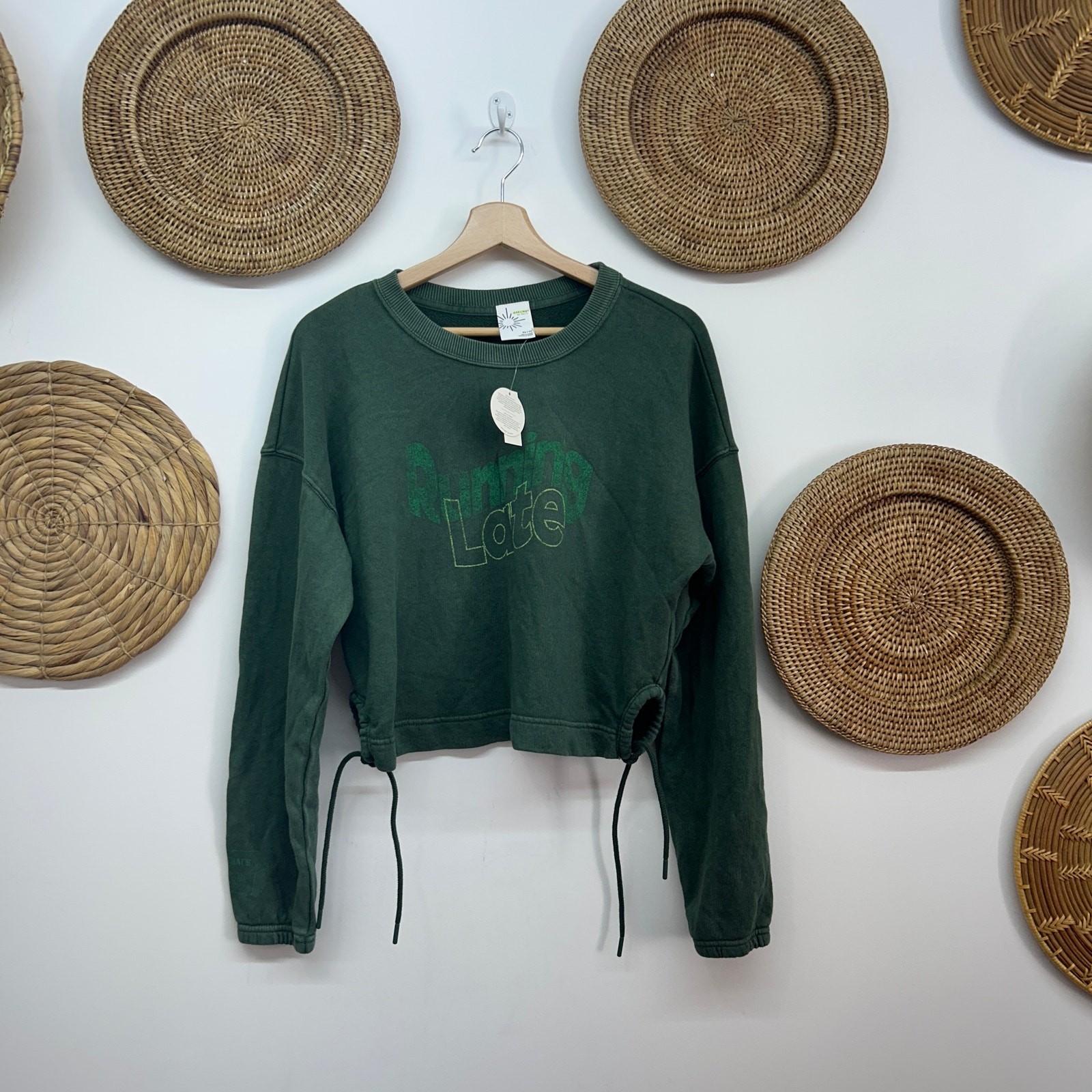 NEW Offline by Aerie Green Running Late Graphic Cropped Crop Sweatshirt Top XS NEW Offline by Aerie Green Running Late Graphic Cropped Crop Sweatshirt Top XS