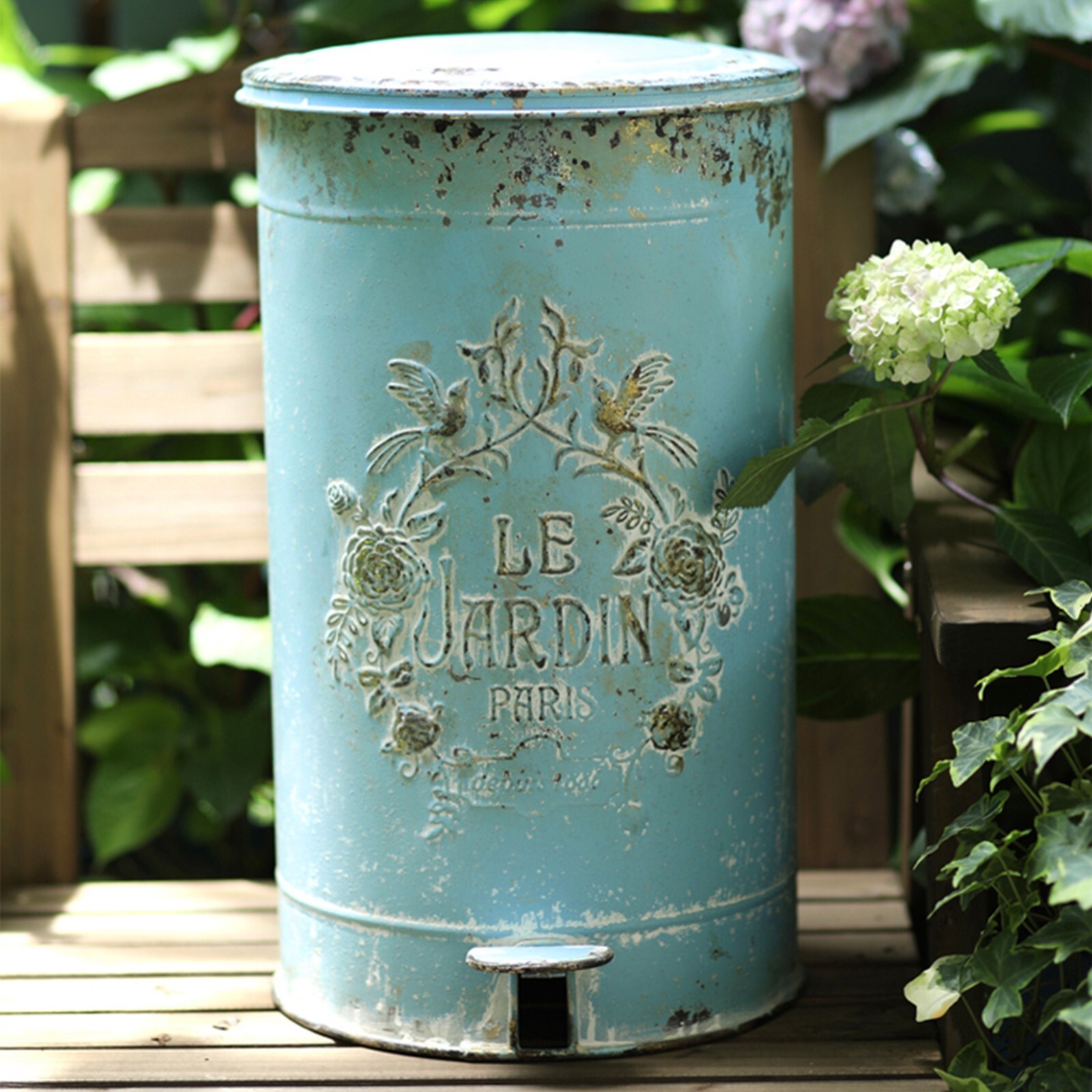 Retro Trash Can with Lid 4.5 Gal Vintage Kitchen  Bathroom Garbage Can Waste Bin