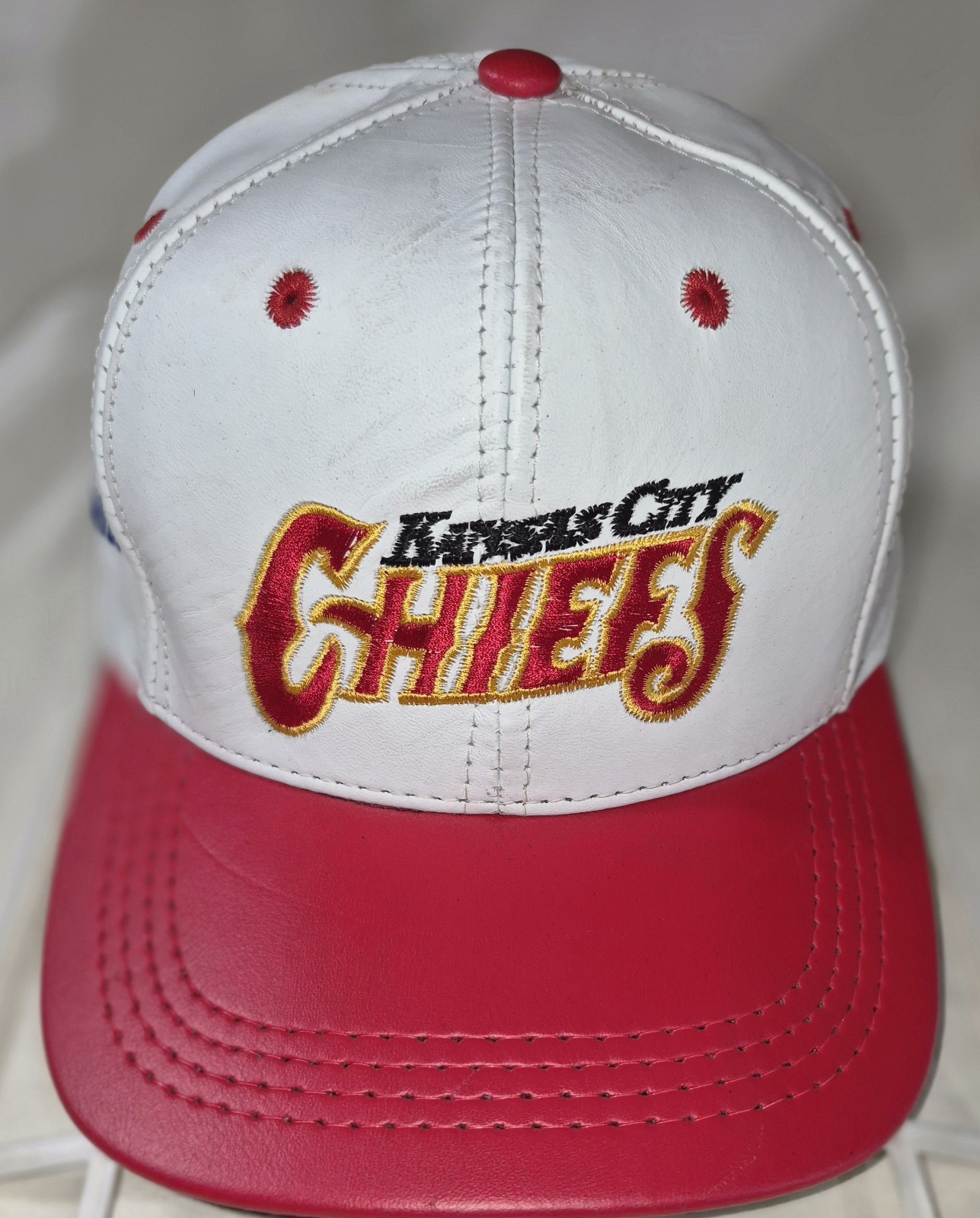 Vtg 90’s Kansas City Chiefs White Leather Hat Snapback KC Team NFL Cap USA Made Vtg 90’s Kansas City Chiefs White Leather Hat Snapback KC Team NFL Cap USA Made