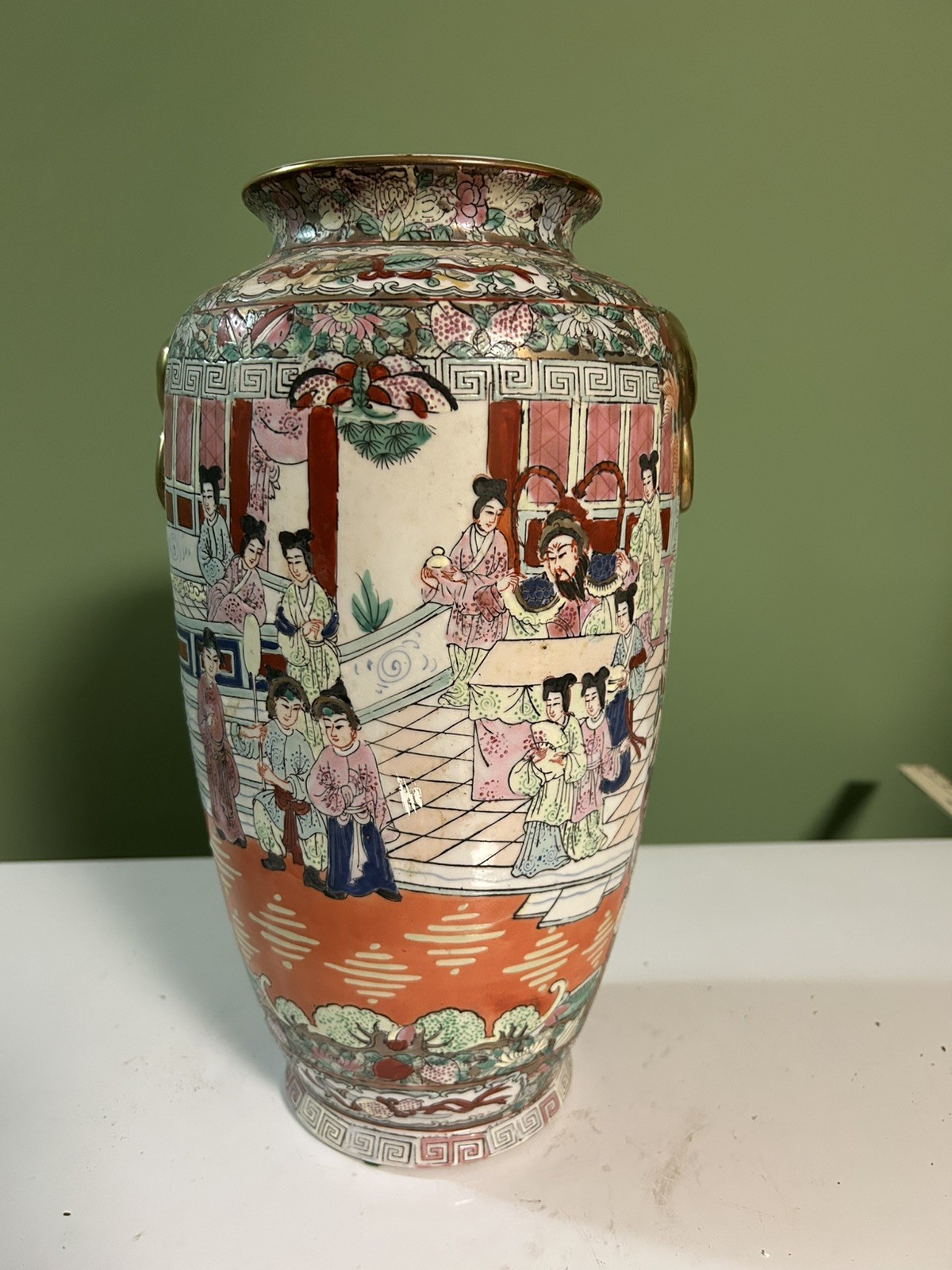 Oriental Rose Medallion porcelain vase Oriental Rose Medallion porcelain vase