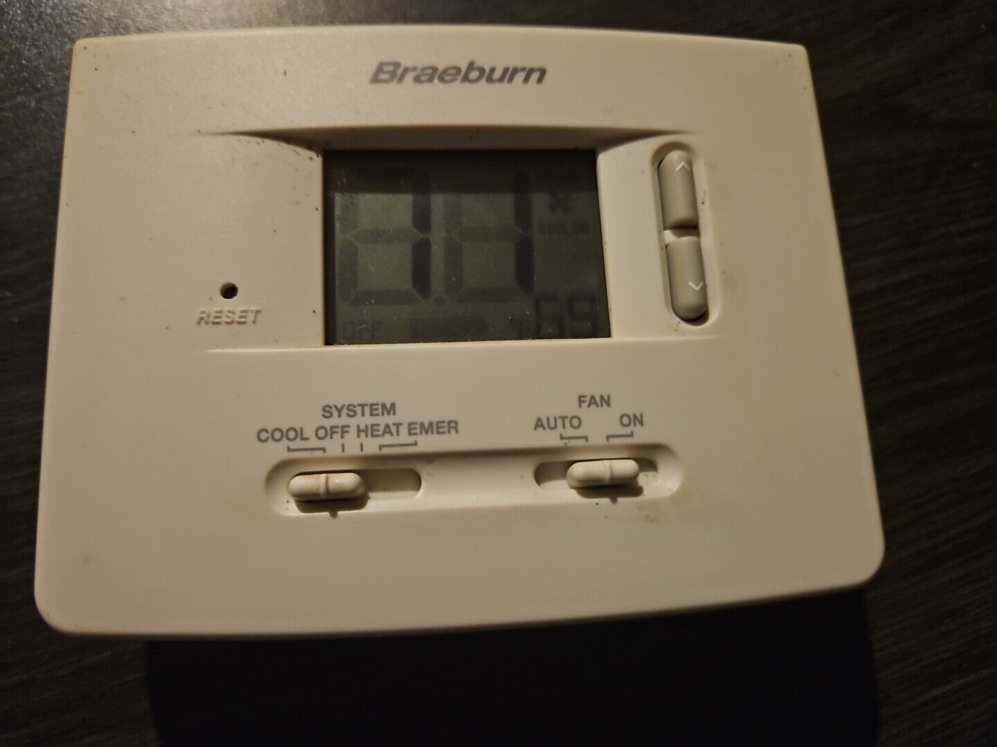 Braeburn 1220NC Non-programmable Thermostat 2 Stages 18 to 30vac - White