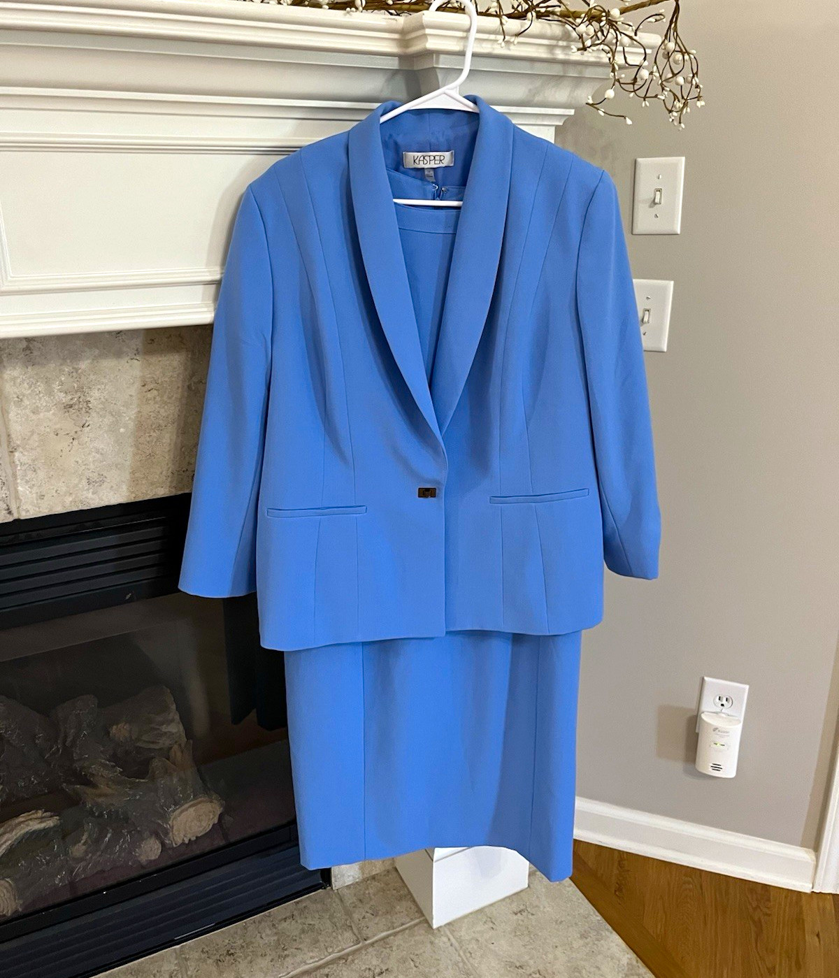 Kasper Women’s Plus 18 Blue 2-Piece Solid Skirt Suit Shawl Lapel Kasper Women’s Plus 18 Blue 2-Piece Solid Skirt Suit Shawl Lapel