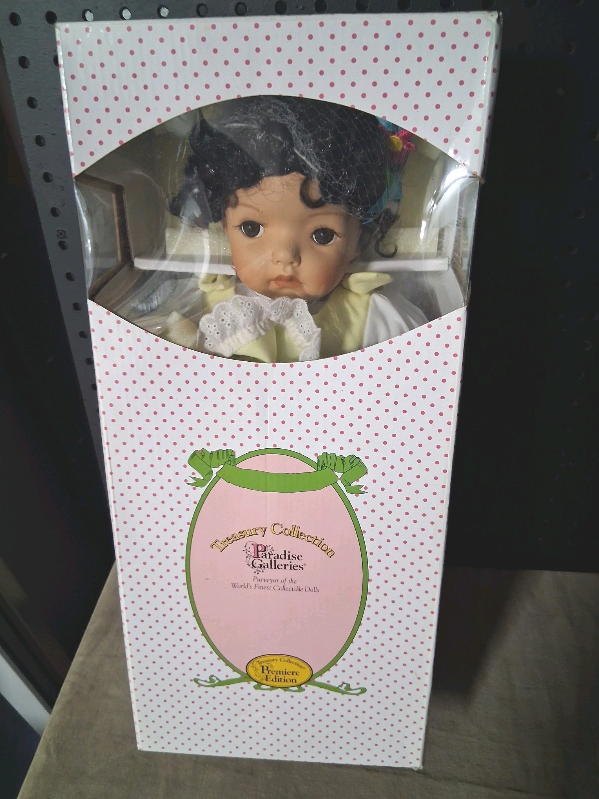 Rare Paradise Galleries Daisy Kiss Porcelain Doll Limited Edition COA Box Rare Paradise Galleries Daisy Kiss Porcelain Doll Limited Edition COA Box