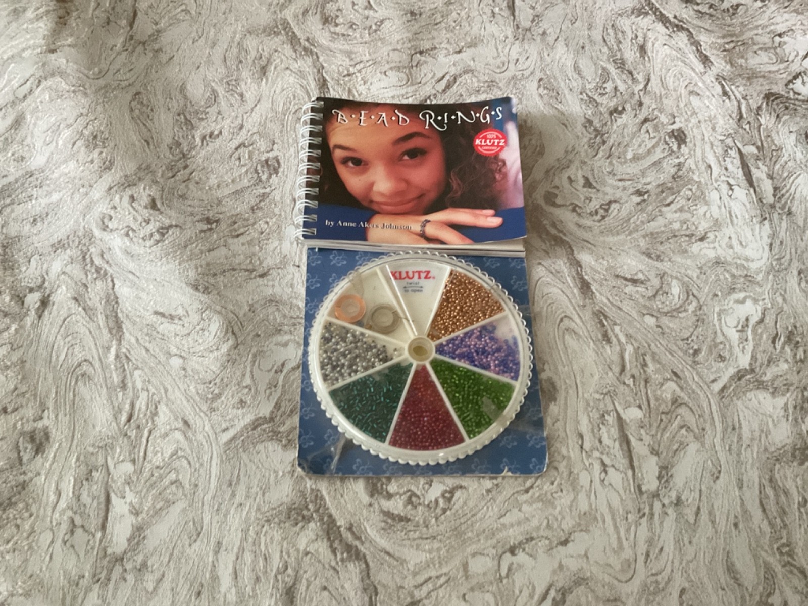 Bead Rings-KLUTZ- 1999 NOS Spiral Bound Art Set RARE Sealed By Anne Johnson π Bead Rings-KLUTZ- 1999 NOS Spiral Bound Art Set RARE Sealed By Anne Johnson π