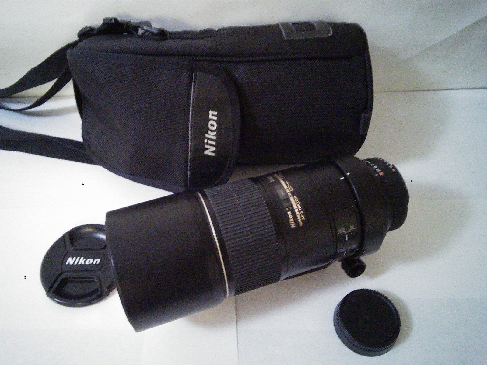 Nikon AF-S NIKKOR 300mm 1:4 D ED IF Telephoto Lens Nikon AF-S NIKKOR 300mm 1:4 D ED IF Telephoto Lens
