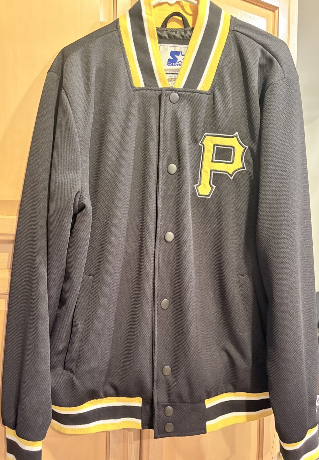 Black/Yellow Pittsburgh Pirates Starter Jacket LS450550 Size L New W/ Tags Black/Yellow Pittsburgh Pirates Starter Jacket LS450550 Size L New W/ Tags