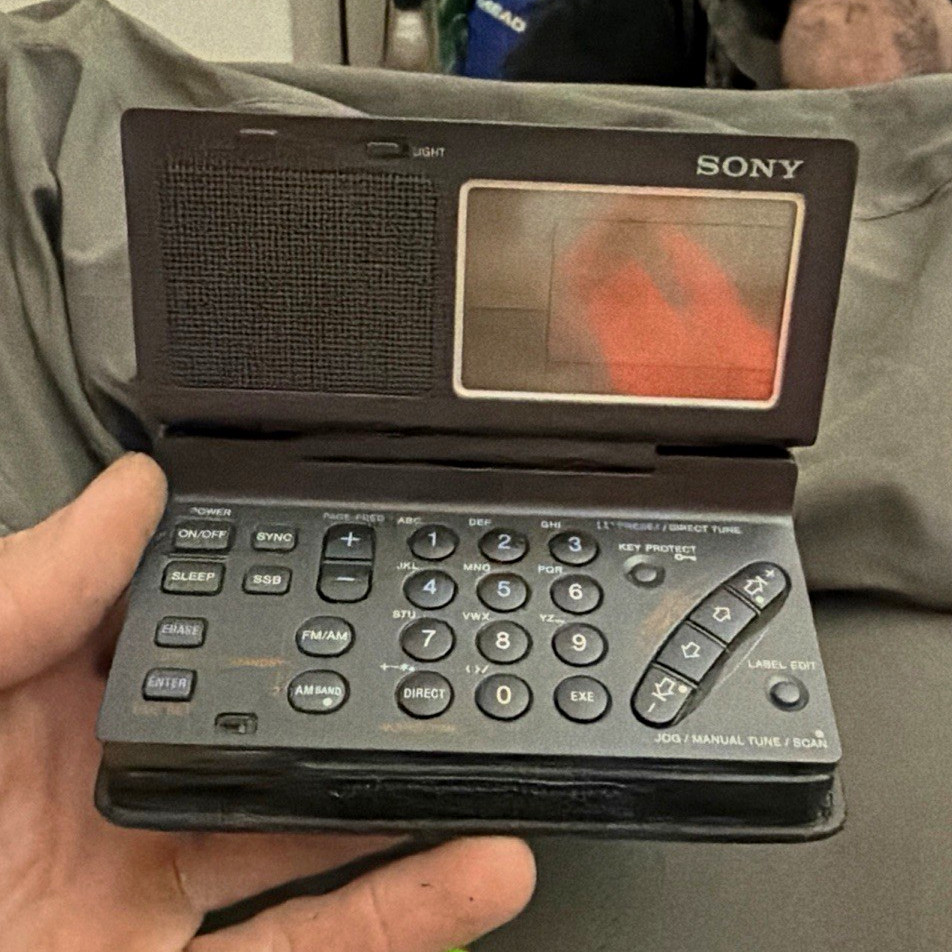 Sony ICF-SW100 Portable Shortwave Radio AM/FM SSB World Time Gray Sony ICF-SW100 Portable Shortwave Radio AM/FM SSB World Time Gray
