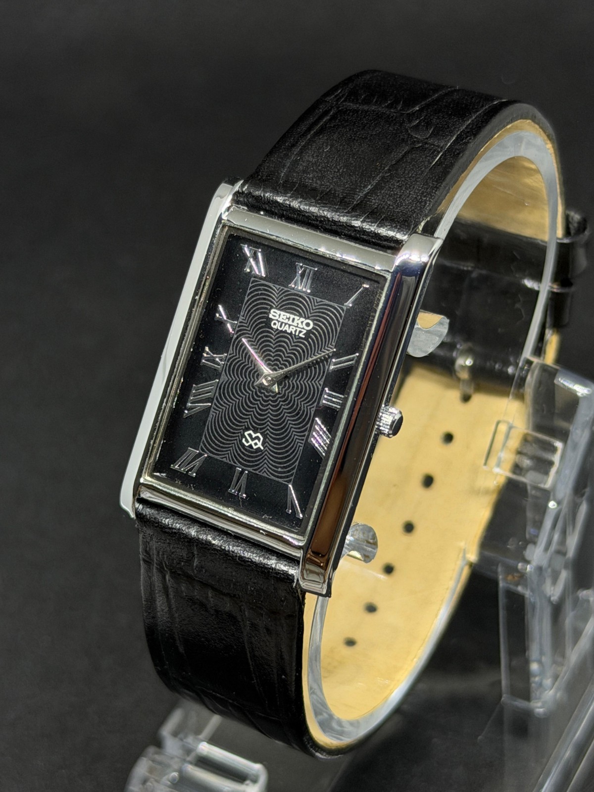 Vintage Seiko Slim Quartz Men's Wrist Watch With DDP Shipping 