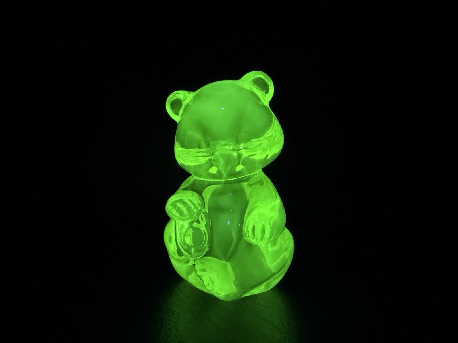 Vintage Fenton Vaseline Glass Topaz Opalescent Glass Sitting Bear W/label Vintage Fenton Vaseline Glass Topaz Opalescent Glass Sitting Bear W/label