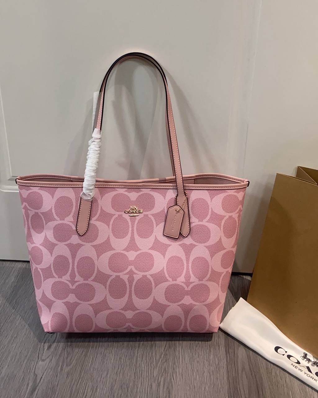 COACH City Tote Bag Signature Canvas Powder Pink CAL49 Outlet NEW COACH City Tote Bag Signature Canvas Powder Pink CAL49 Outlet NEW