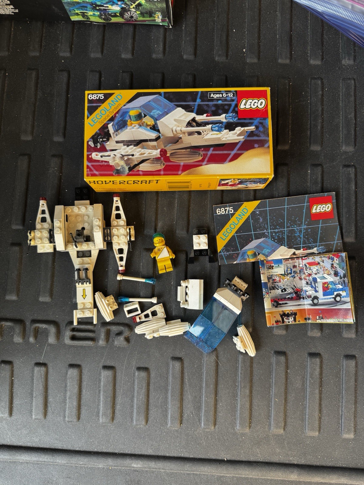 Vintage LEGO 6875 Hovercraft LEGOLAND Space System 87 pcs Complete Set Box Vintage LEGO 6875 Hovercraft LEGOLAND Space System 87 pcs Complete Set Box