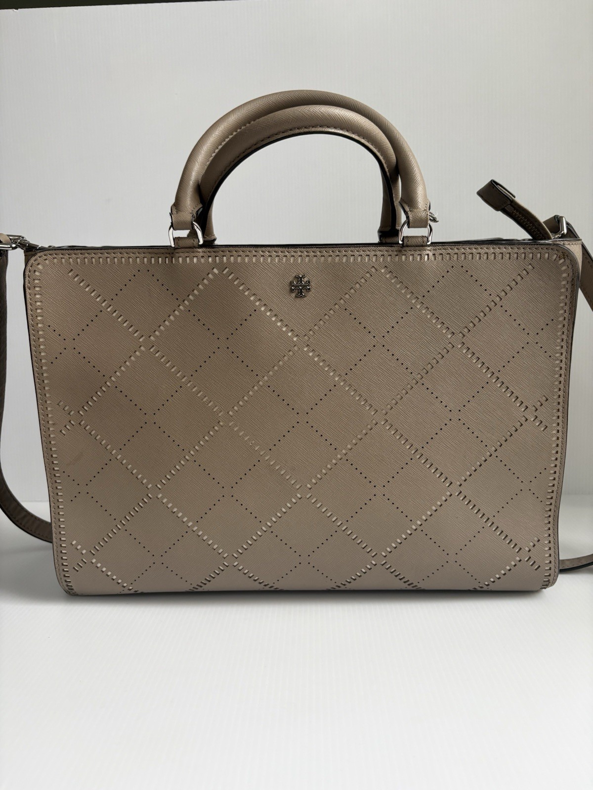 Tory Burch Robinson Crosshatch Large Zip Tote Satchel In French Gray EUC Tory Burch Robinson Crosshatch Large Zip Tote Satchel In French Gray EUC