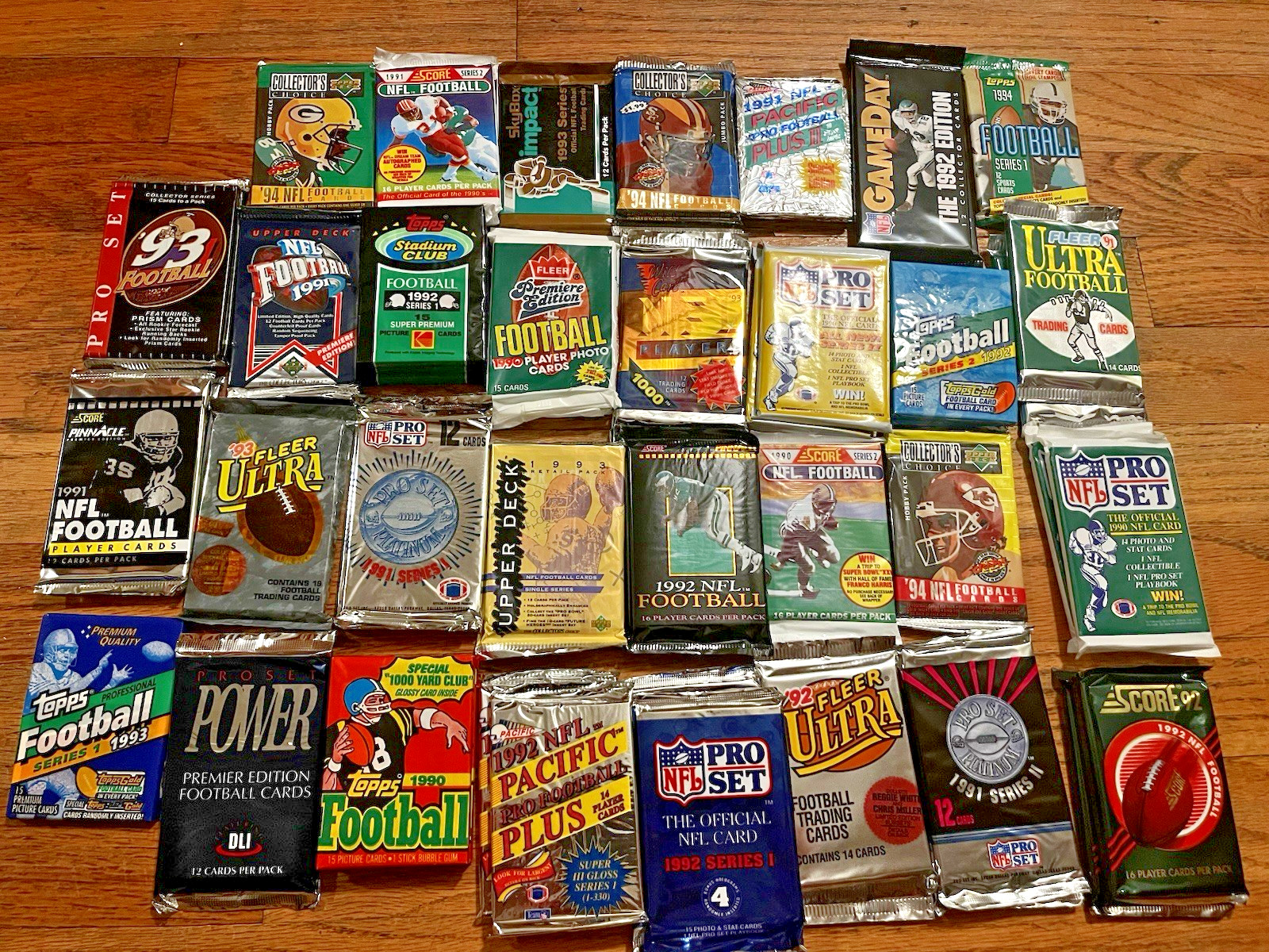 NFL Huge Bulk Lot of 500 Unopened Vintage Football Cards in Wax Foil Packs Box