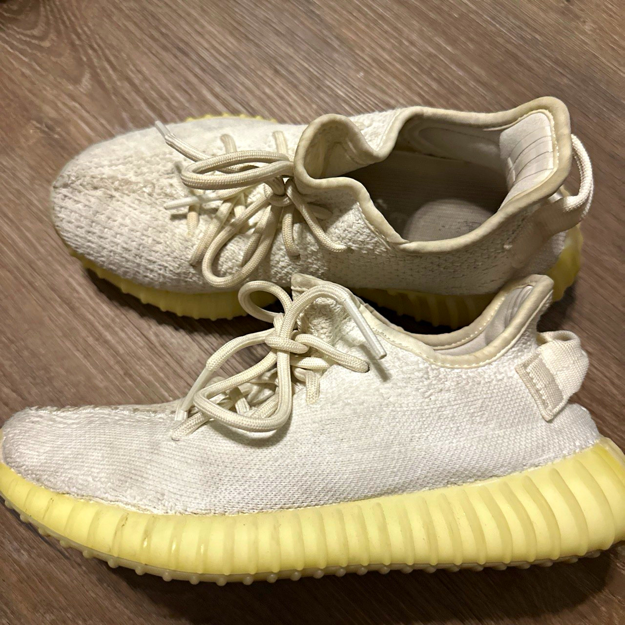 adidas Yeezy Boost 350 V2 White/Cream Unisex Low Top Lace-Up Cushioned adidas Yeezy Boost 350 V2 White/Cream Unisex Low Top Lace-Up Cushioned