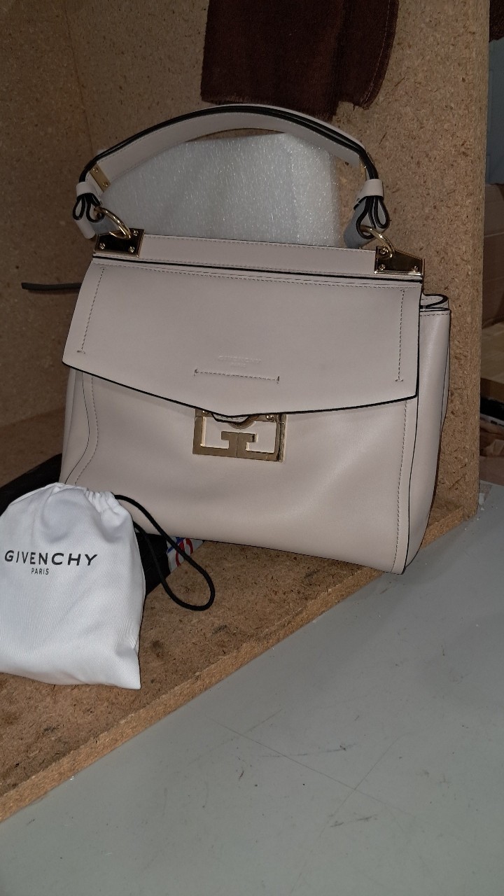 Givenchy Leather Shoulder Bag Medium Beige   Never used Immaculate G2U