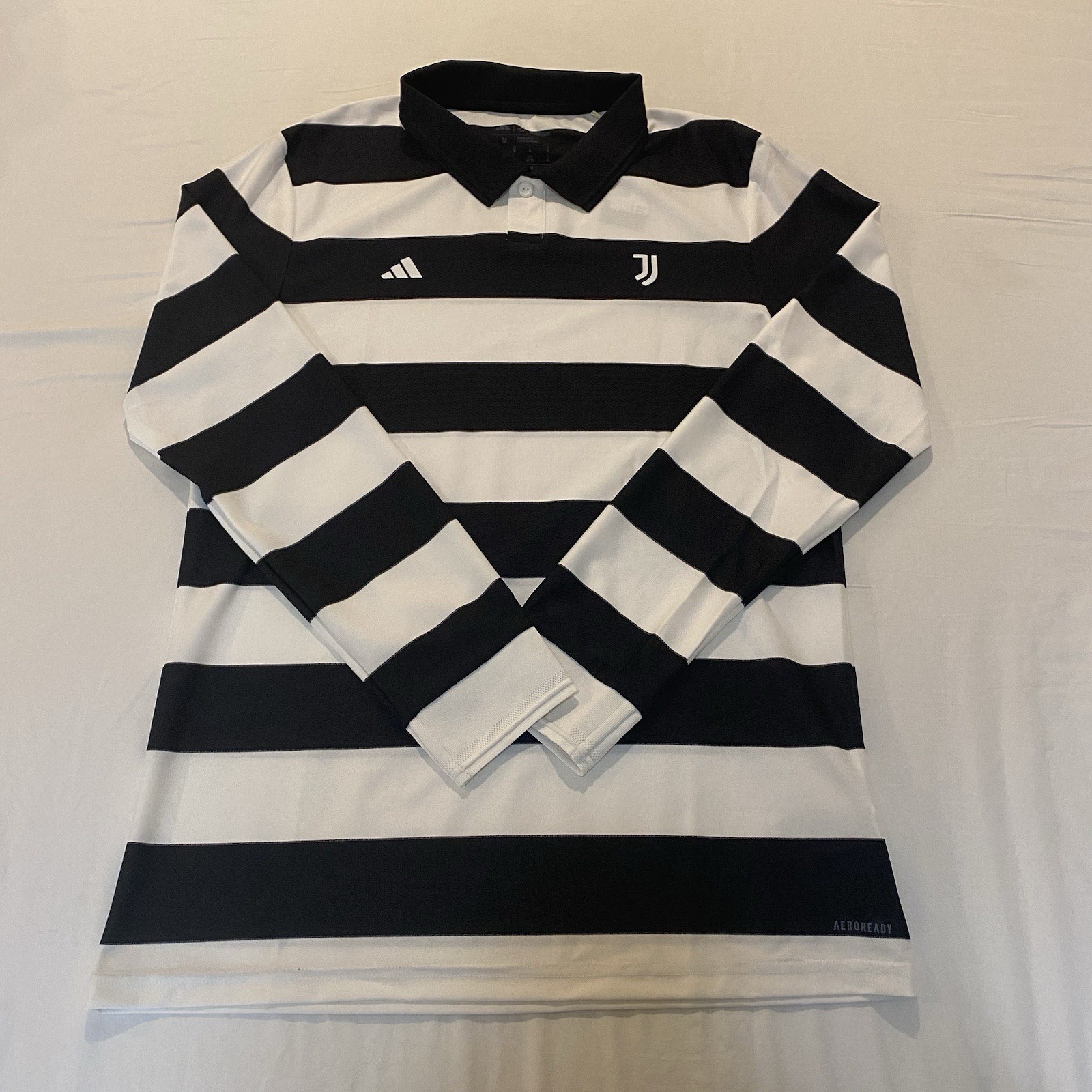 Adidas Juventus x Studio Sgura 25/26 Authentic 4th LS Jersey - KB8063 Size M NWT Adidas Juventus x Studio Sgura 25/26 Authentic 4th LS Jersey - KB8063 Size M NWT