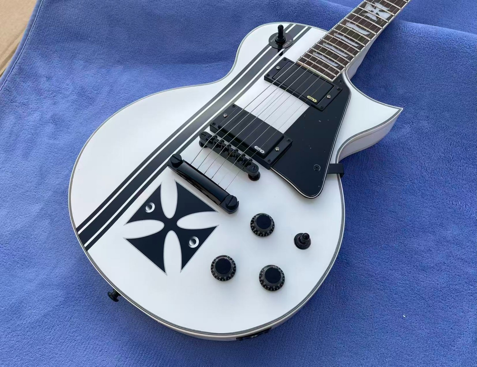 6 String Electric Guitar Active Pickups Bone Nut Glossy Finished Solid Body 6 String Electric Guitar Active Pickups Bone Nut Glossy Finished Solid Body