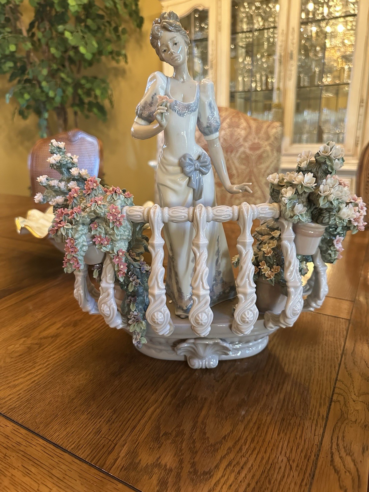 Lladro 1798 Far Away Thoughts Flowers Balcony Limited Edition #650 w/ Box Lladro 1798 Far Away Thoughts Flowers Balcony Limited Edition #650 w/ Box