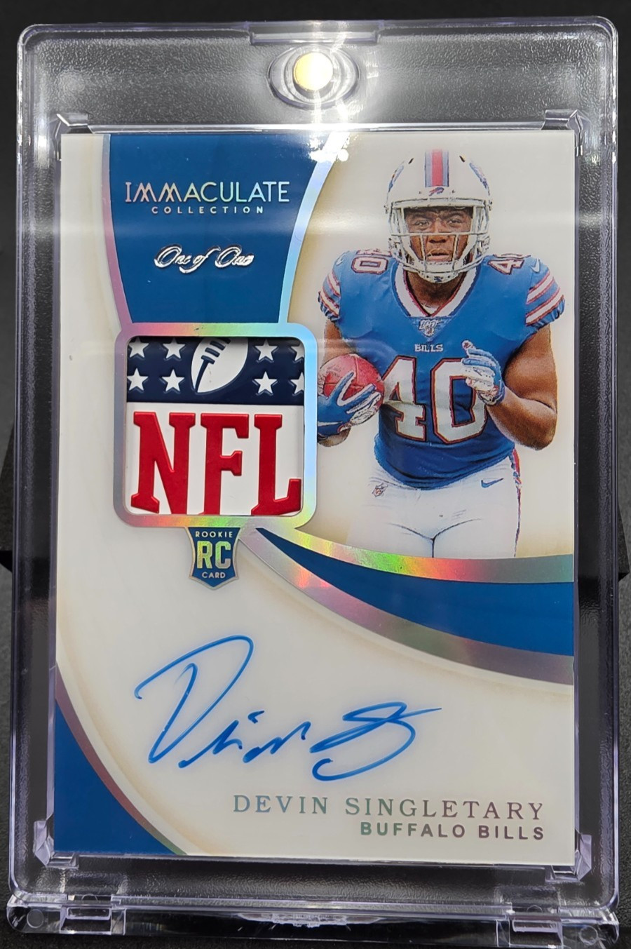 🔥1 OF ONLY 1🔥IMMACULATE ROOKIE NFL SHIELD PATCH🔥DEVIN SINGLETARY AUTOGRAPH🔥