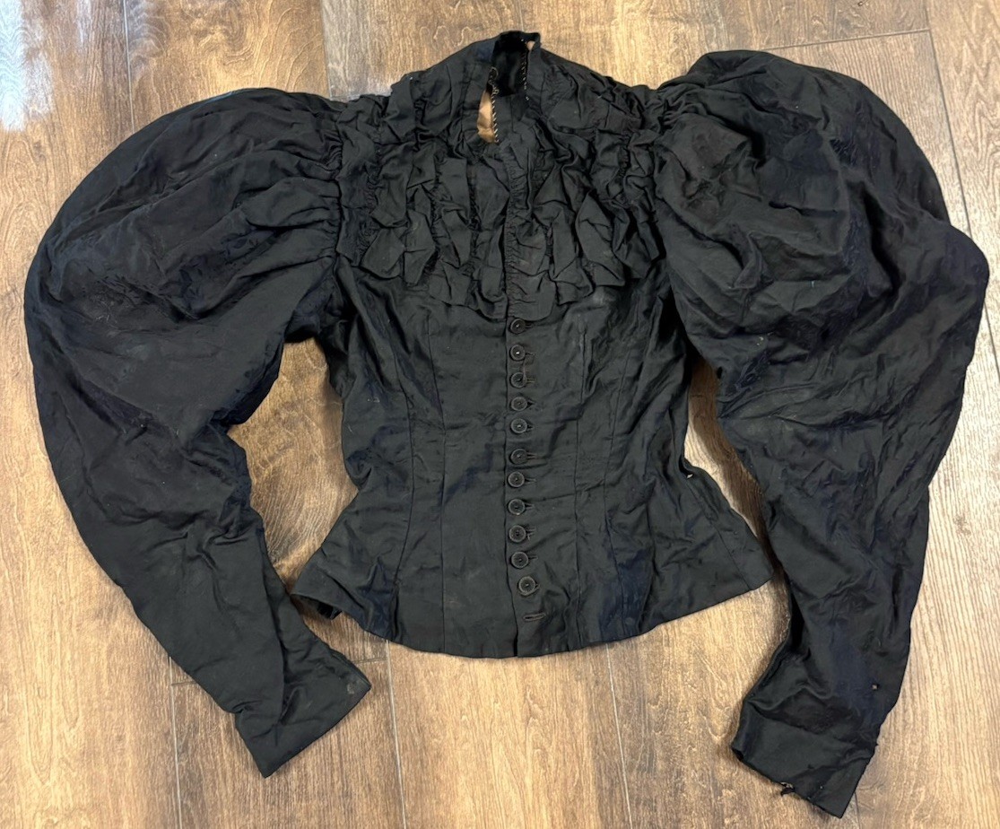 GOTHIC VICTORIAN 1890’S BLACK SILK BODIC LEG O MUTTON RUFFLED COLLAR Bridgerton