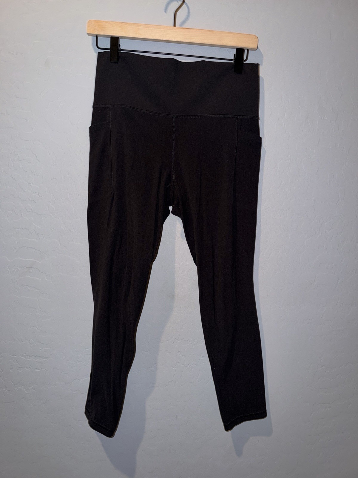 Athleta Salutation Stash Pocket II 7/8 Tight Leggings Black Women’s Medium Yoga