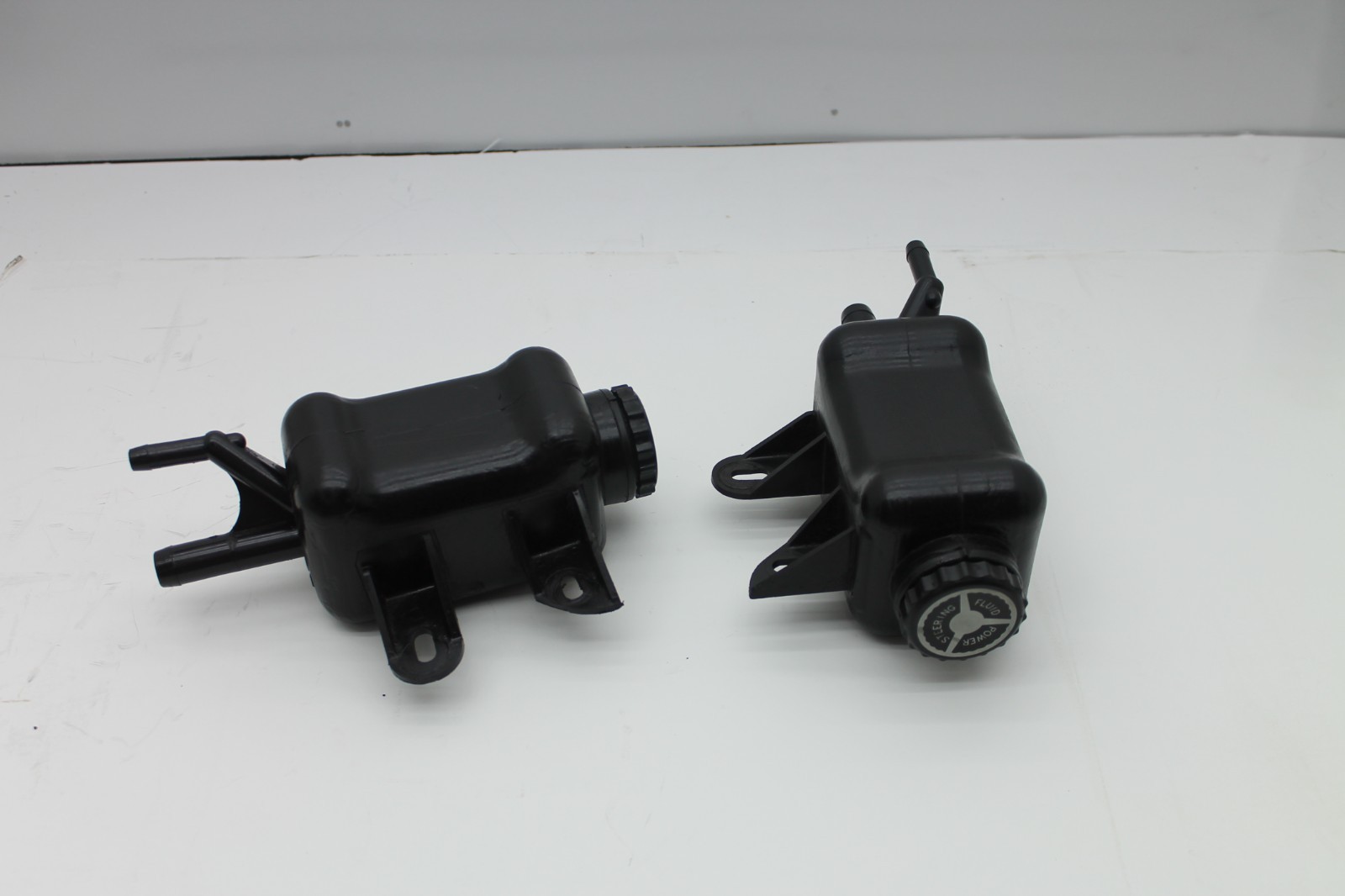 91-95 Jeep Wrangler Power Steering Fluid Reservoir 52004991 4cyl 2.5 2.4, L6 cyl