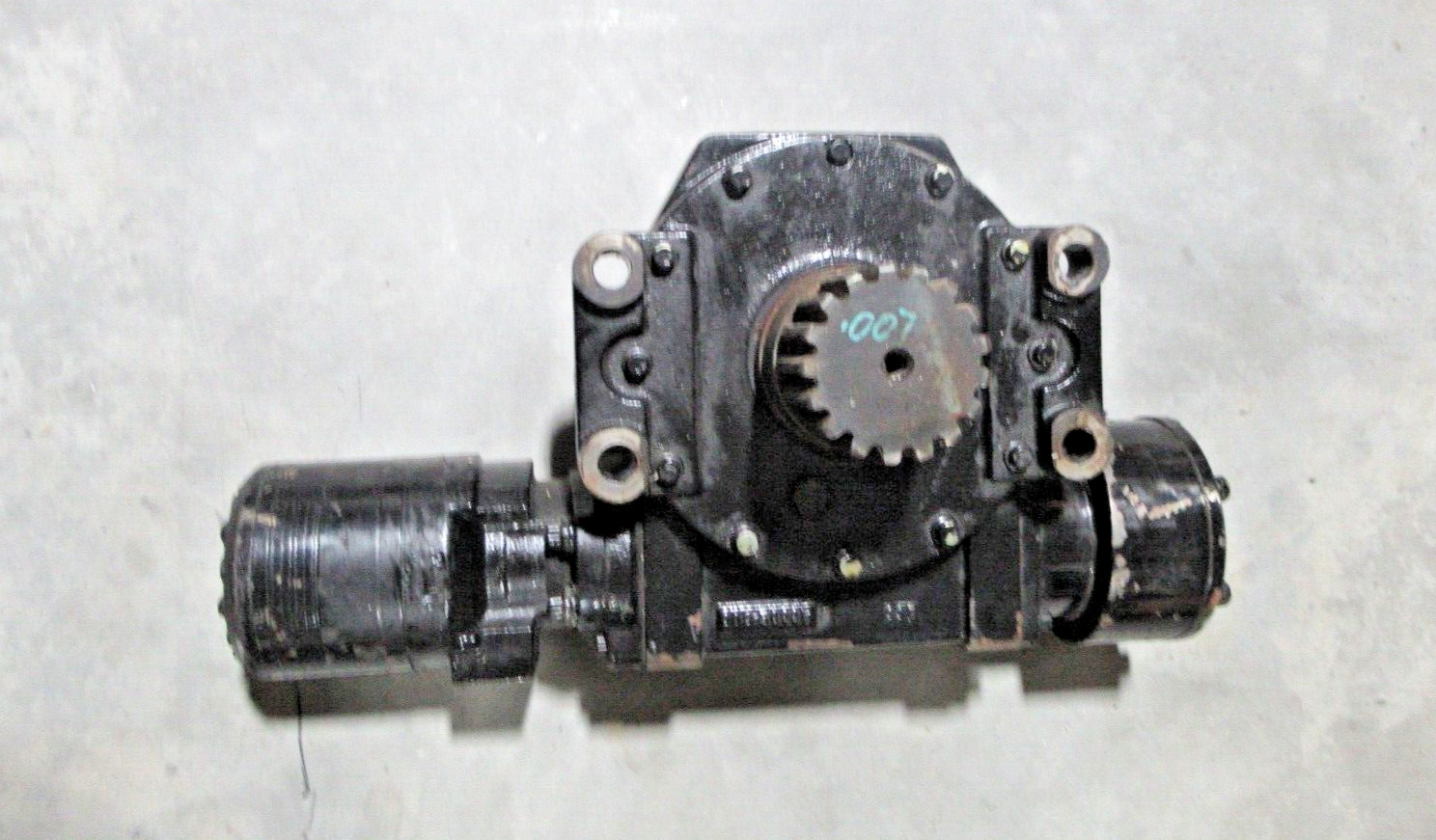 Altec Industries Rotation Gearbox & Pump 41490020