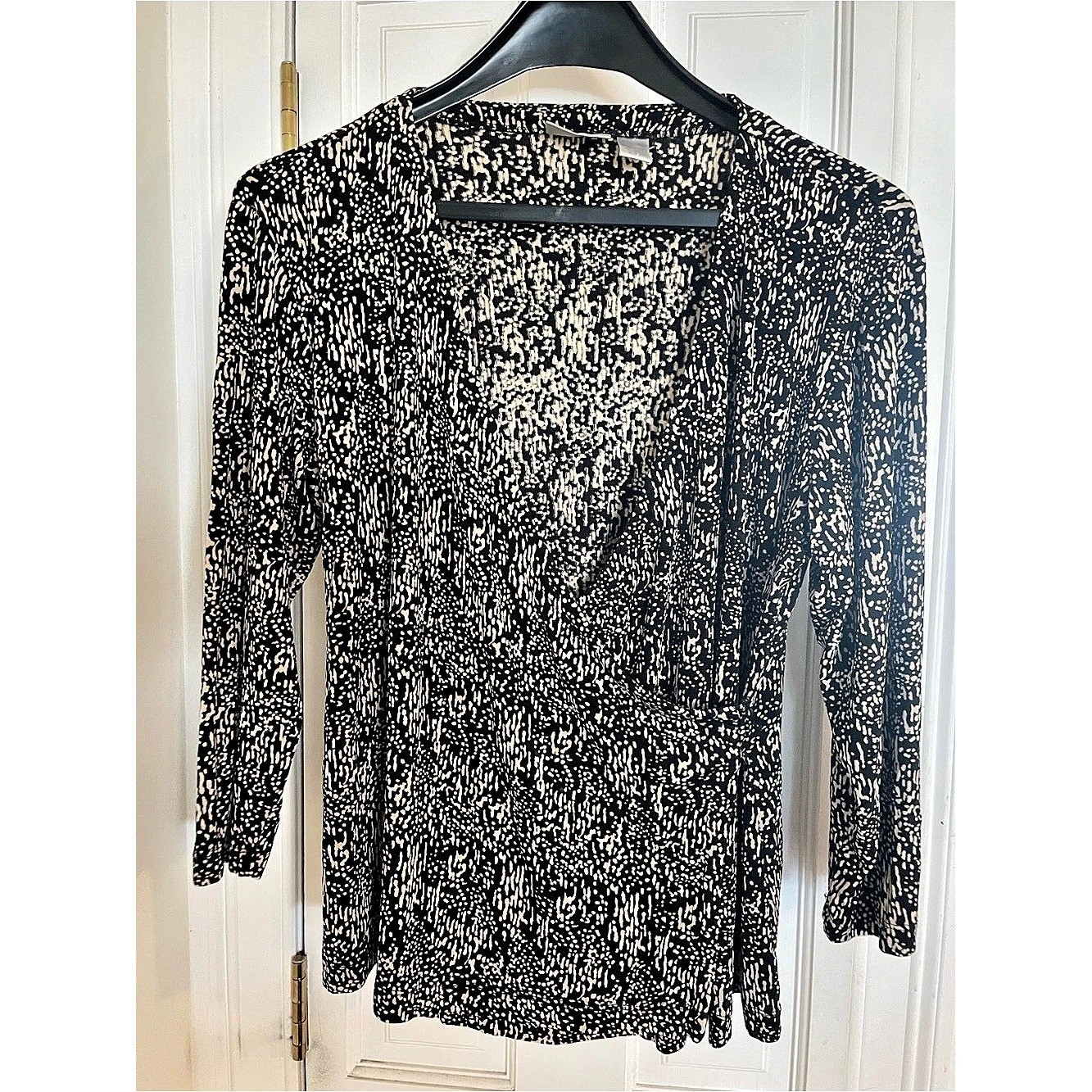 Chicos Travelers Animal Print Blouse Black Beige Scalloped Hem Size 3 XL Chicos Travelers Animal Print Blouse Black Beige Scalloped Hem Size 3 XL