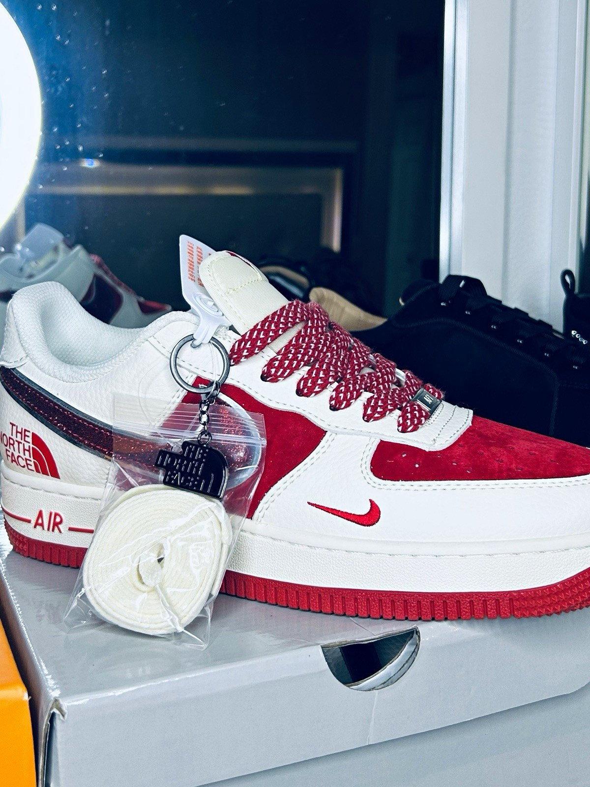 Nike Air Force 1 Low Top Men\'s Lace-Up Athletic Sneakers White/Red Nike Air Force 1 Low Top Men\'s Lace-Up Athletic Sneakers White/Red