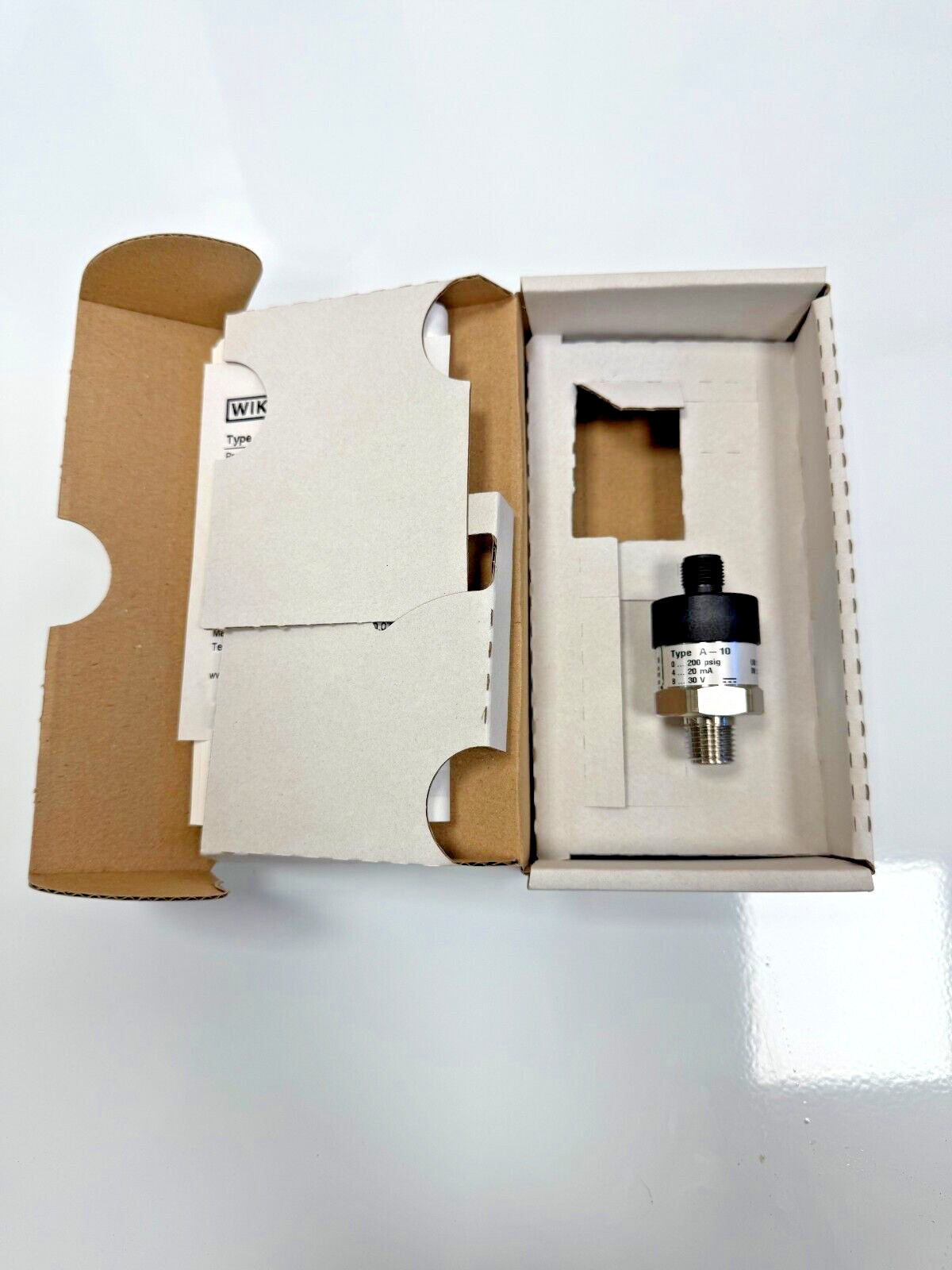 Wika pressure sensor A-10 0-200 psig 1/4\ Wika pressure sensor A-10 0-200 psig 1/4\
