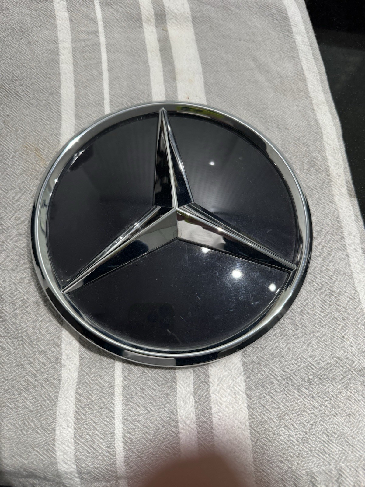 Authentic Mercedes Benz A220 front grill Benz sign or compatible models.