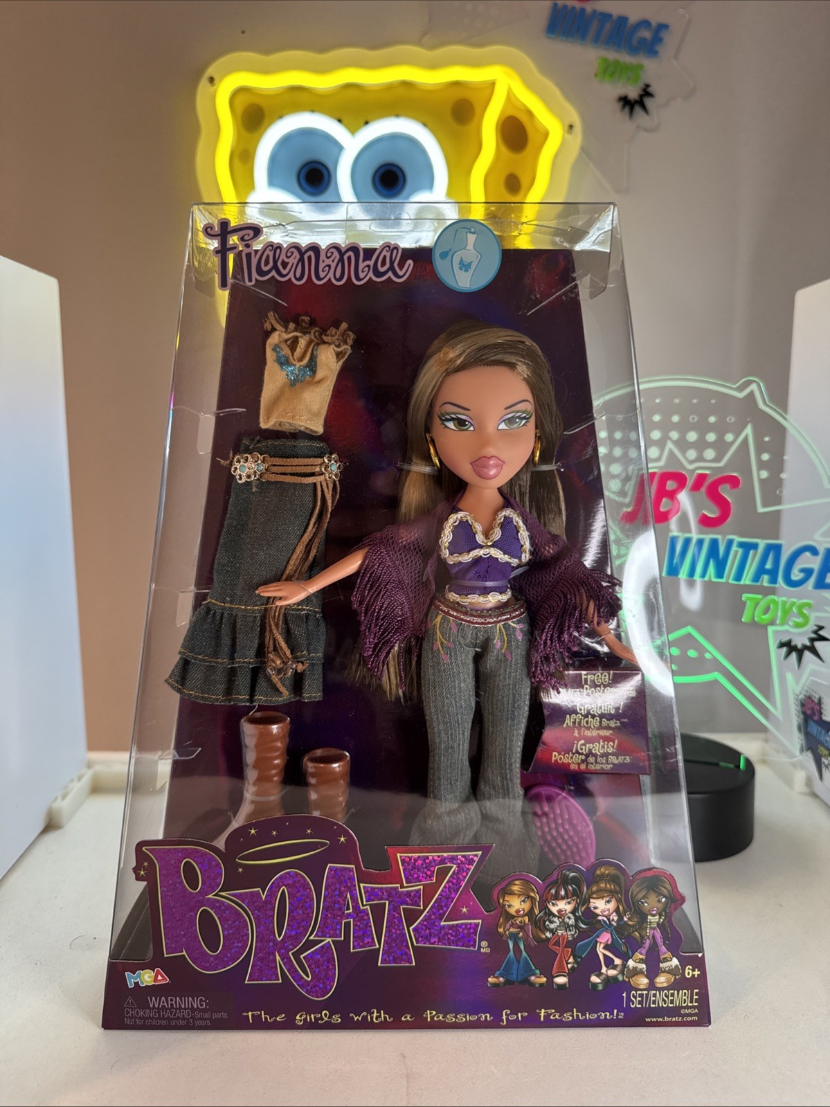Bratz Original Fashion Doll Fianna Series 3 with 2 Outfits and Poster Bratz Original Fashion Doll Fianna Series 3 with 2 Outfits and Poster