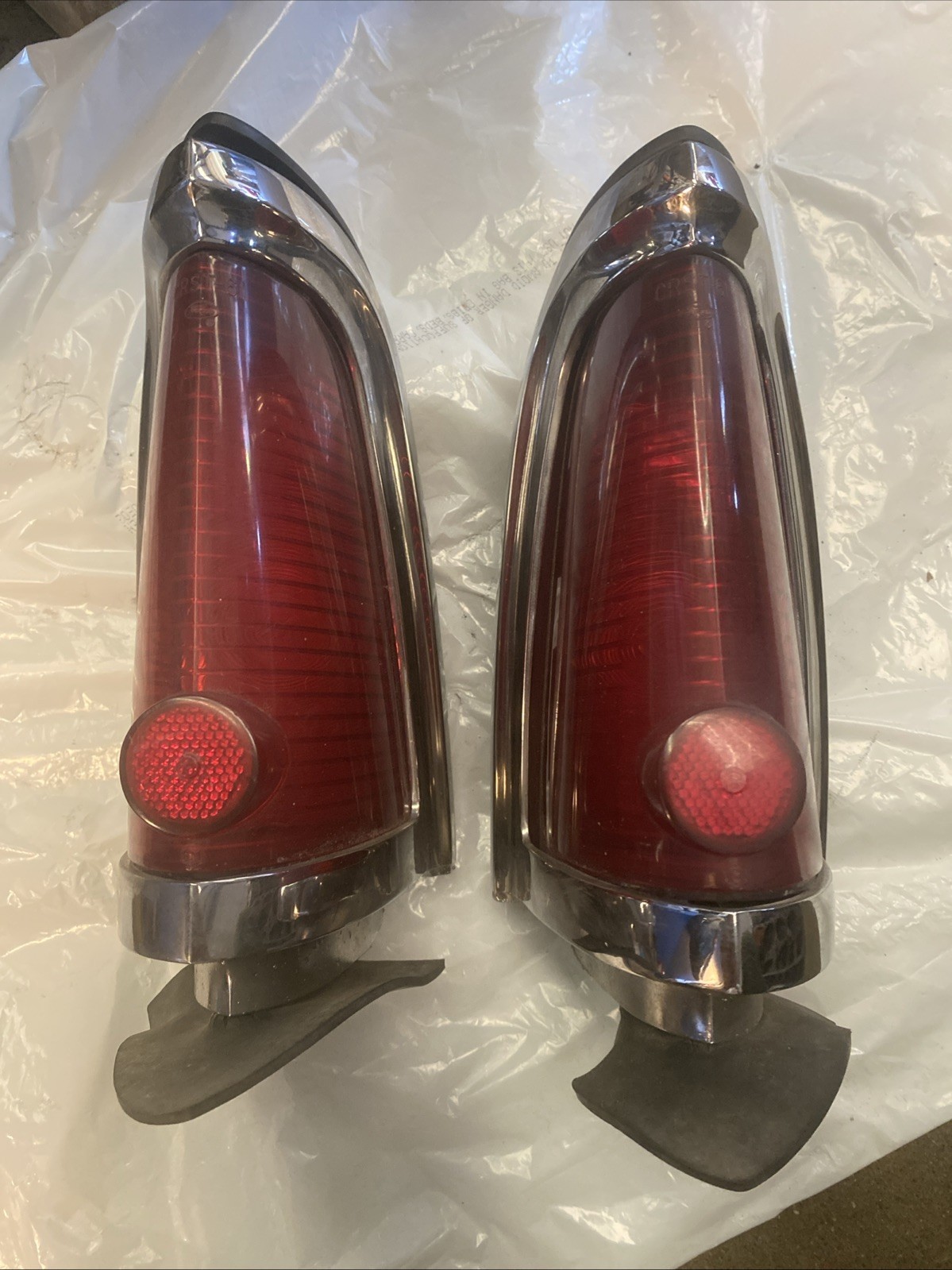 OEM 1962 1963 1964 LINCOLN CONTINENTAL Tail Light Assemblies Pair OEM 1962 1963 1964 LINCOLN CONTINENTAL Tail Light Assemblies Pair