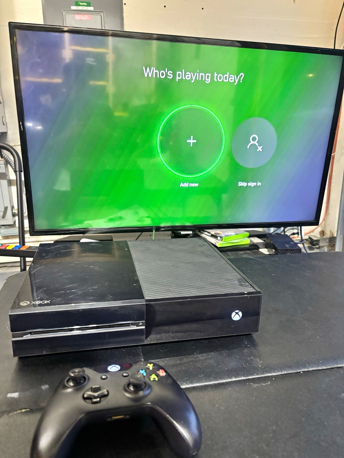 Microsoft Xbox One 500GB Console Black 1080p W/controller &Hdmi. Tested & works Microsoft Xbox One 500GB Console Black 1080p W/controller &Hdmi. Tested & works
