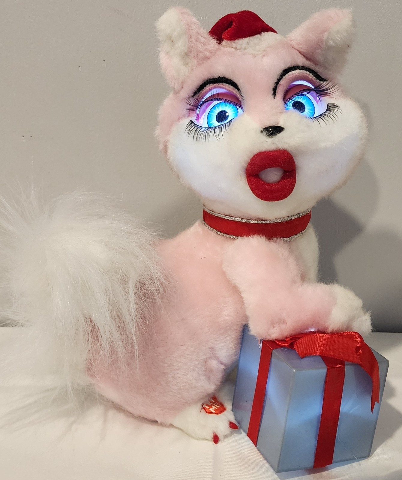 Vintage Christmas Sassy Cat Sings \'Santa Baby\' Moves Blue Eyes Light Up WORKS Vintage Christmas Sassy Cat Sings \'Santa Baby\' Moves Blue Eyes Light Up WORKS