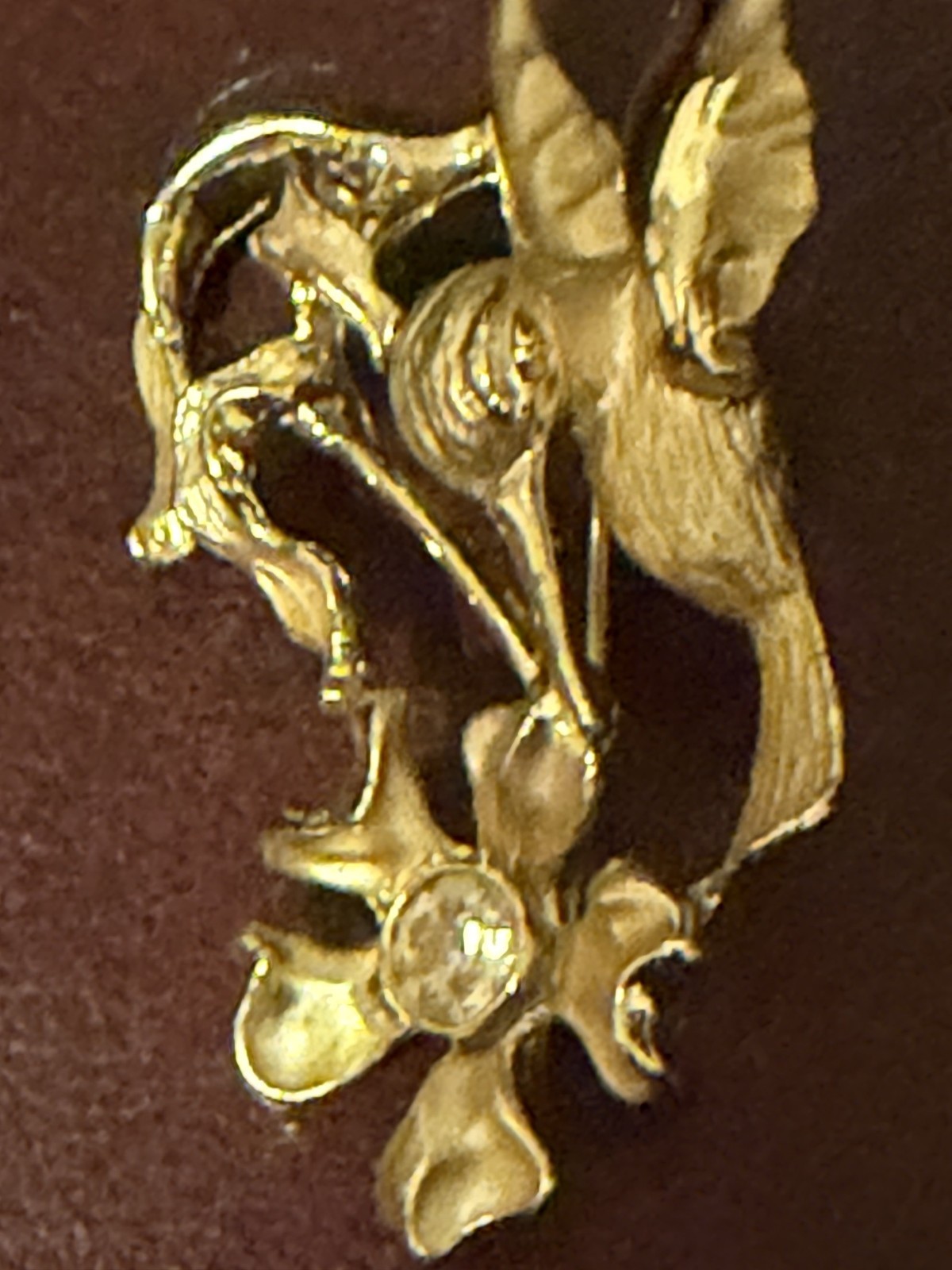 Vintage Hummingbird Flower Brooch Pin Rhinestones Goldtone on a Spring FLOWER . Vintage Hummingbird Flower Brooch Pin Rhinestones Goldtone on a Spring FLOWER .