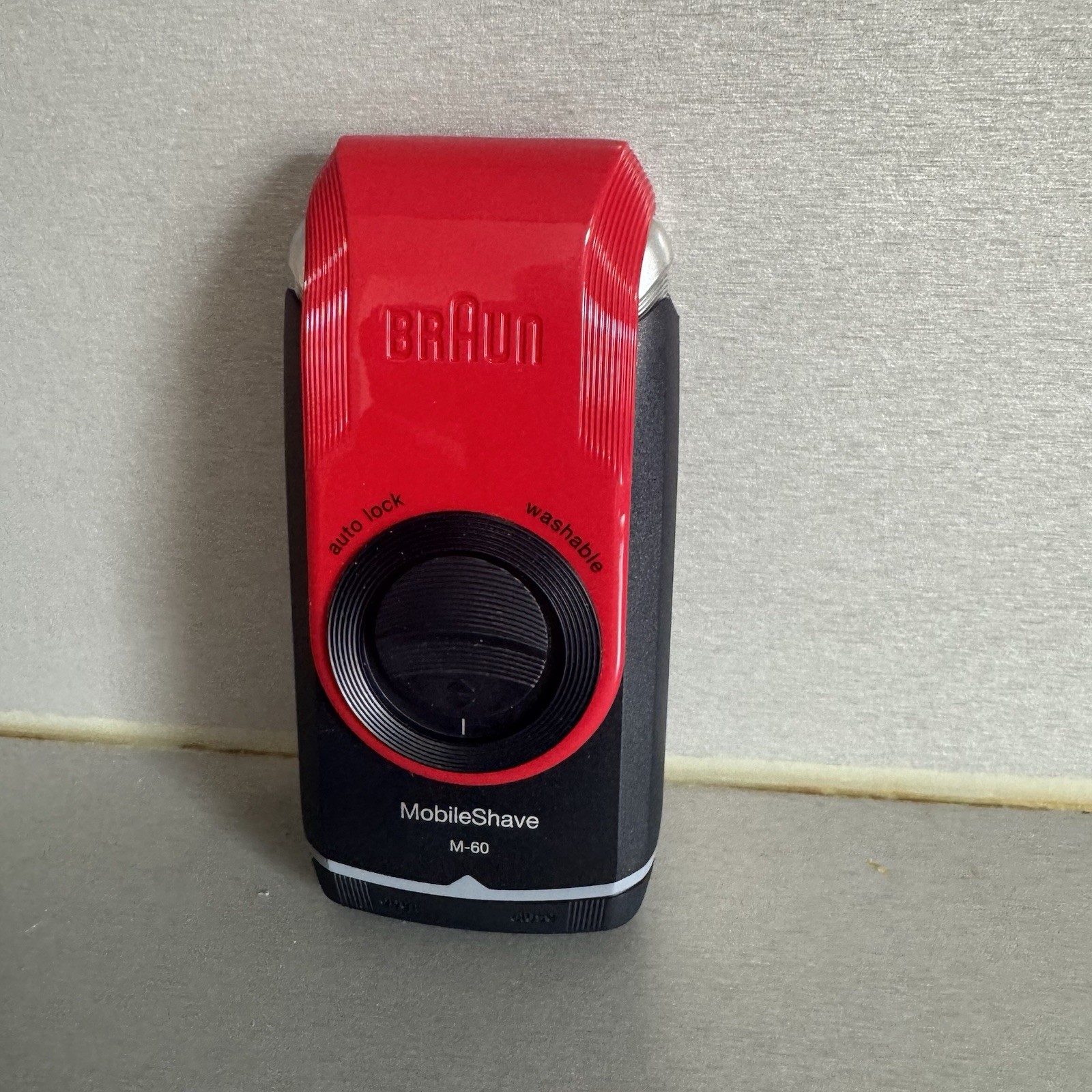 NEW Braun M60 Mobile Shave RED Travel Pocket Shaver FAST NEW Braun M60 Mobile Shave RED Travel Pocket Shaver FAST